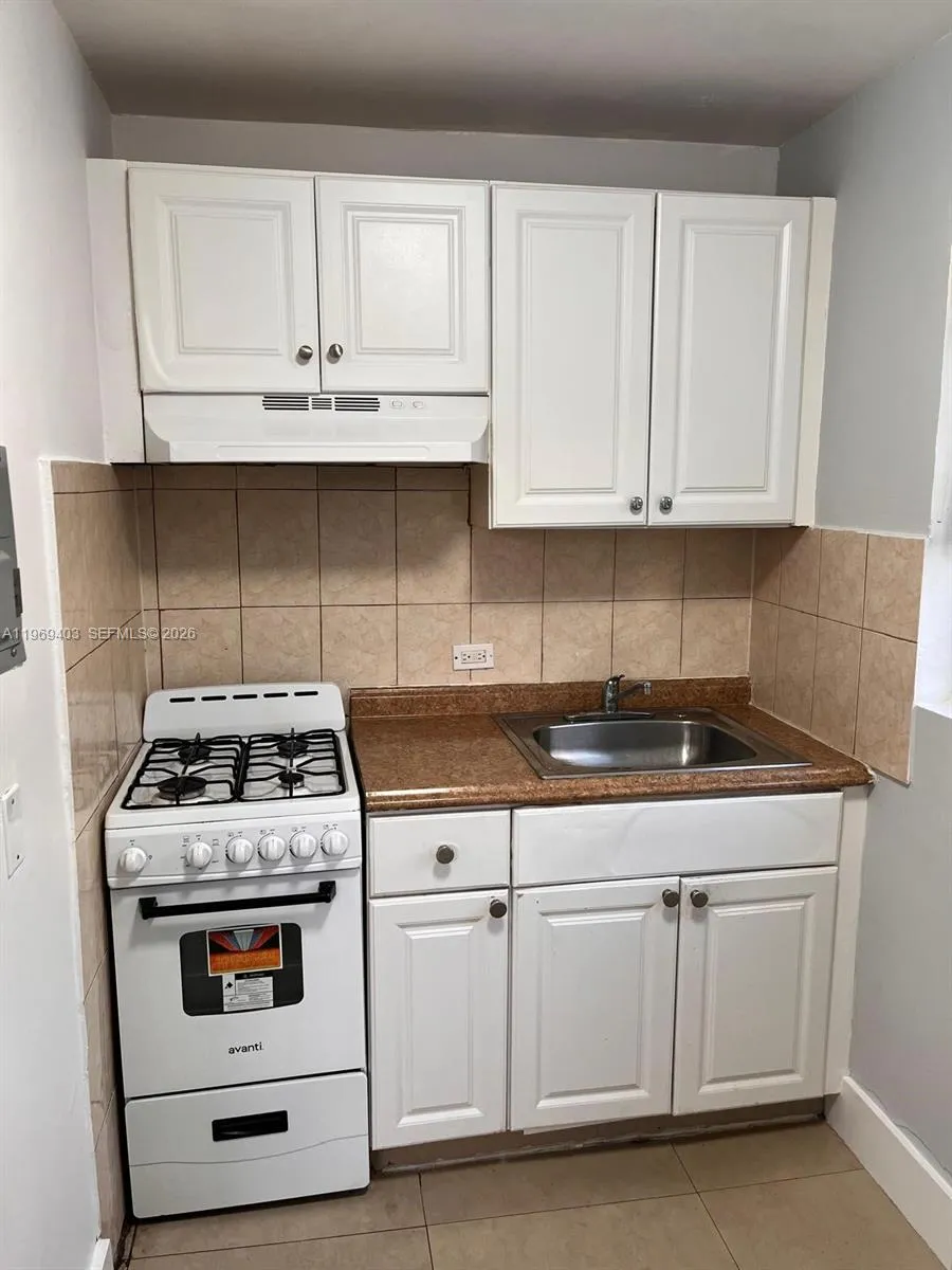 1285 Nw 60th St 4, Miami, Florida 33142, Miami, Florida 33142, 1 Bedroom Bedrooms, ,1 BathroomBathrooms,Residential Lease,For Rent,1285 Nw 60th St 4, Miami, Florida 33142,A11969403