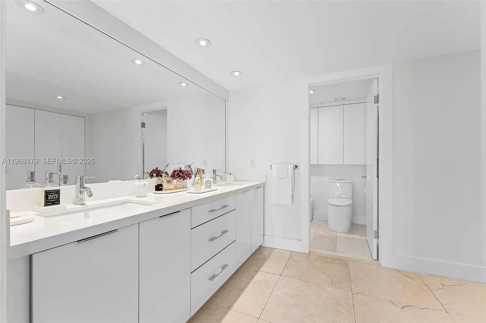 199 Ocean Lane Dr 311, Key Biscayne, Florida 33149, Key Biscayne, Florida 33149, 2 Bedrooms Bedrooms, ,2 BathroomsBathrooms,Residential,For Sale,199 Ocean Lane Dr 311, Key Biscayne, Florida 33149,A11968179