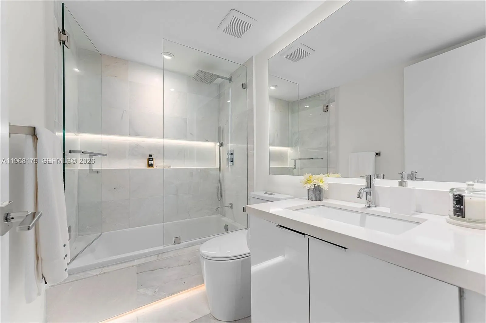 199 Ocean Lane Dr 311, Key Biscayne, Florida 33149, Key Biscayne, Florida 33149, 2 Bedrooms Bedrooms, ,2 BathroomsBathrooms,Residential,For Sale,199 Ocean Lane Dr 311, Key Biscayne, Florida 33149,A11968179