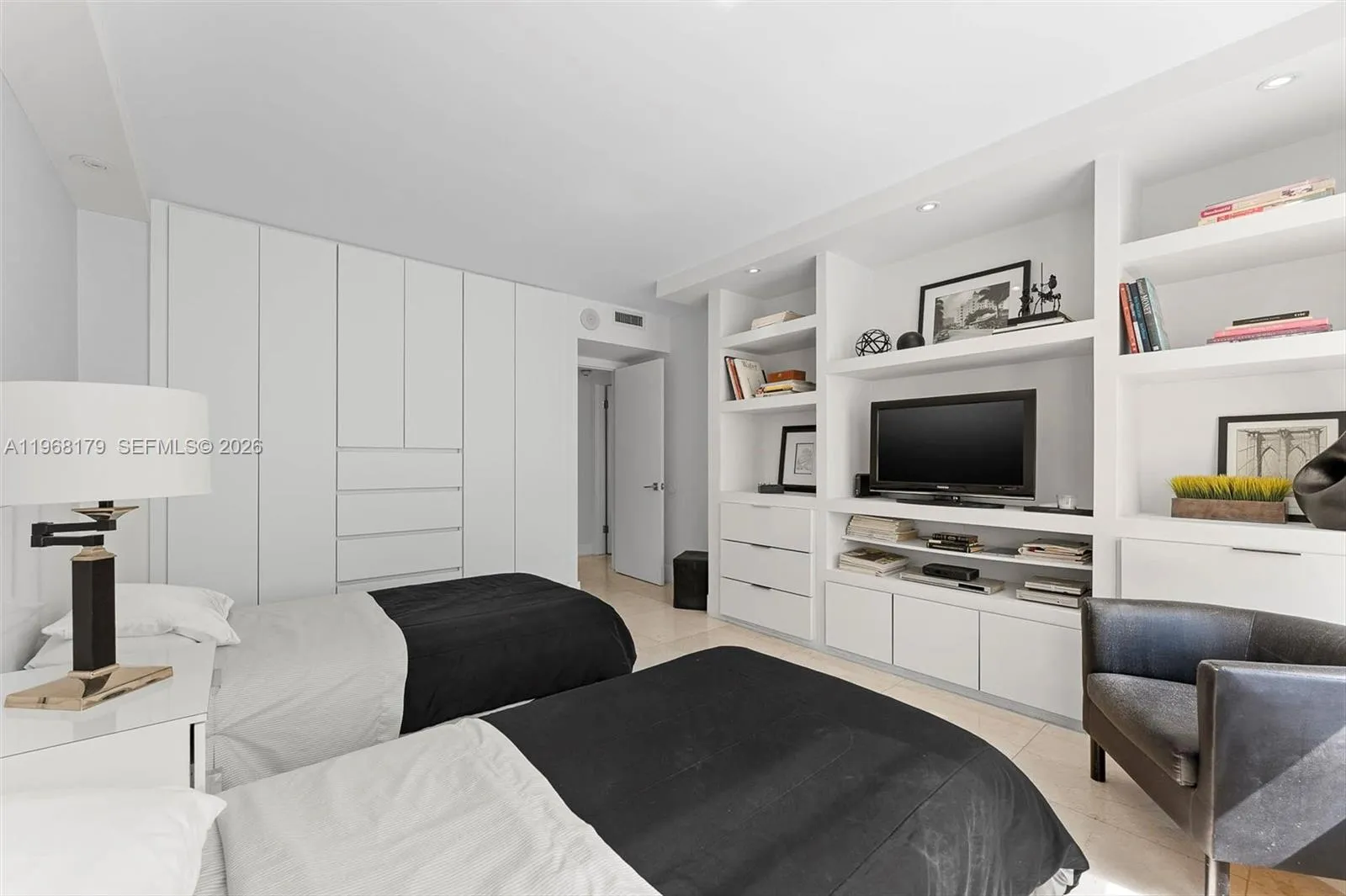 199 Ocean Lane Dr 311, Key Biscayne, Florida 33149, Key Biscayne, Florida 33149, 2 Bedrooms Bedrooms, ,2 BathroomsBathrooms,Residential,For Sale,199 Ocean Lane Dr 311, Key Biscayne, Florida 33149,A11968179