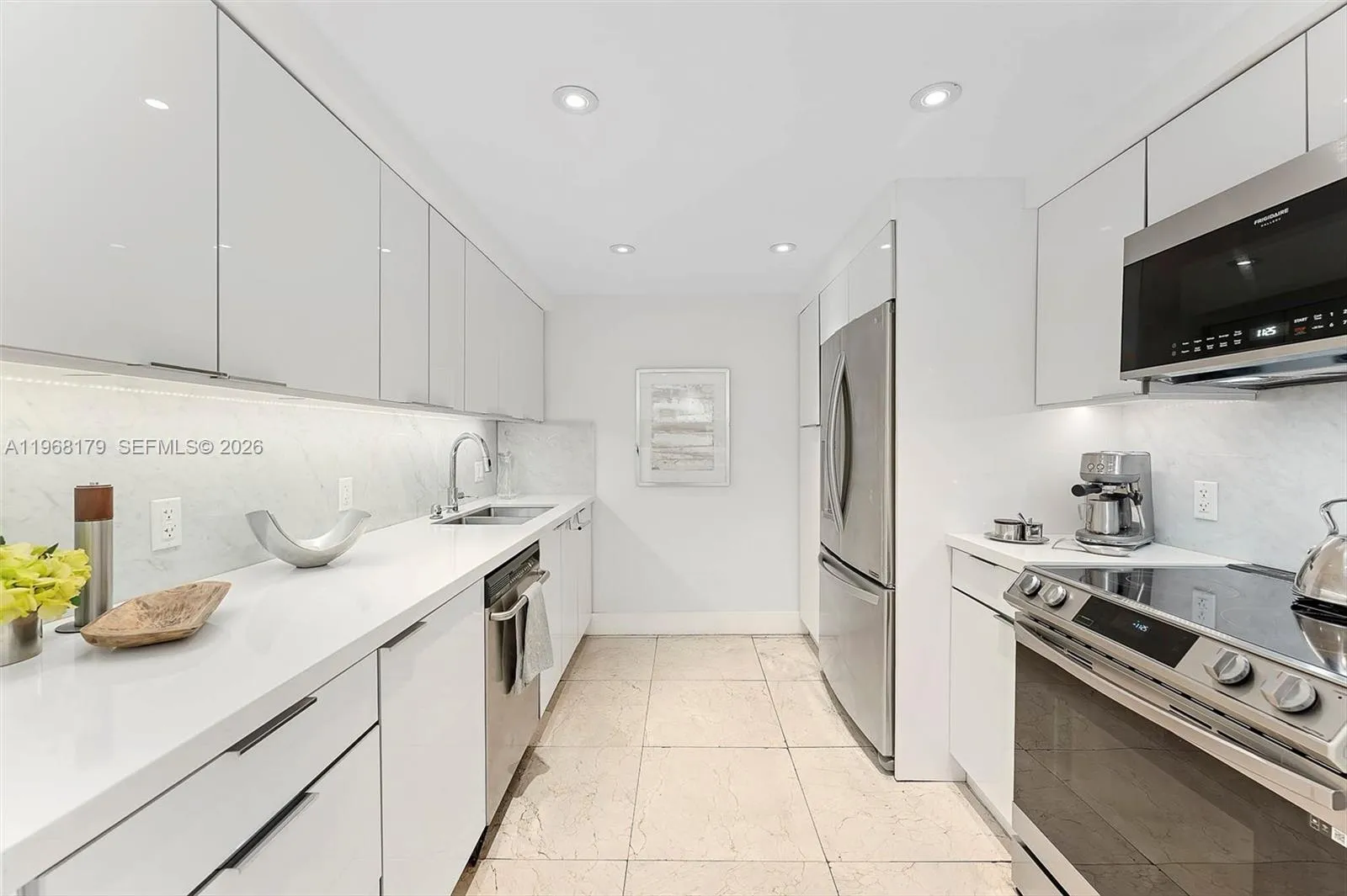 199 Ocean Lane Dr 311, Key Biscayne, Florida 33149, Key Biscayne, Florida 33149, 2 Bedrooms Bedrooms, ,2 BathroomsBathrooms,Residential,For Sale,199 Ocean Lane Dr 311, Key Biscayne, Florida 33149,A11968179