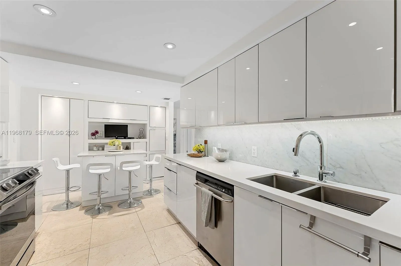 199 Ocean Lane Dr 311, Key Biscayne, Florida 33149, Key Biscayne, Florida 33149, 2 Bedrooms Bedrooms, ,2 BathroomsBathrooms,Residential,For Sale,199 Ocean Lane Dr 311, Key Biscayne, Florida 33149,A11968179