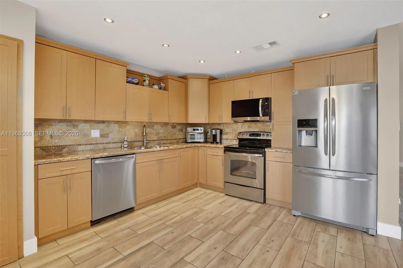 9080 Vineyard Lake Dr, Plantation, Florida 33324, Plantation, Florida 33324, 3 Bedrooms Bedrooms, ,2 BathroomsBathrooms,Residential,For Sale,9080 Vineyard Lake Dr, Plantation, Florida 33324,A11968508