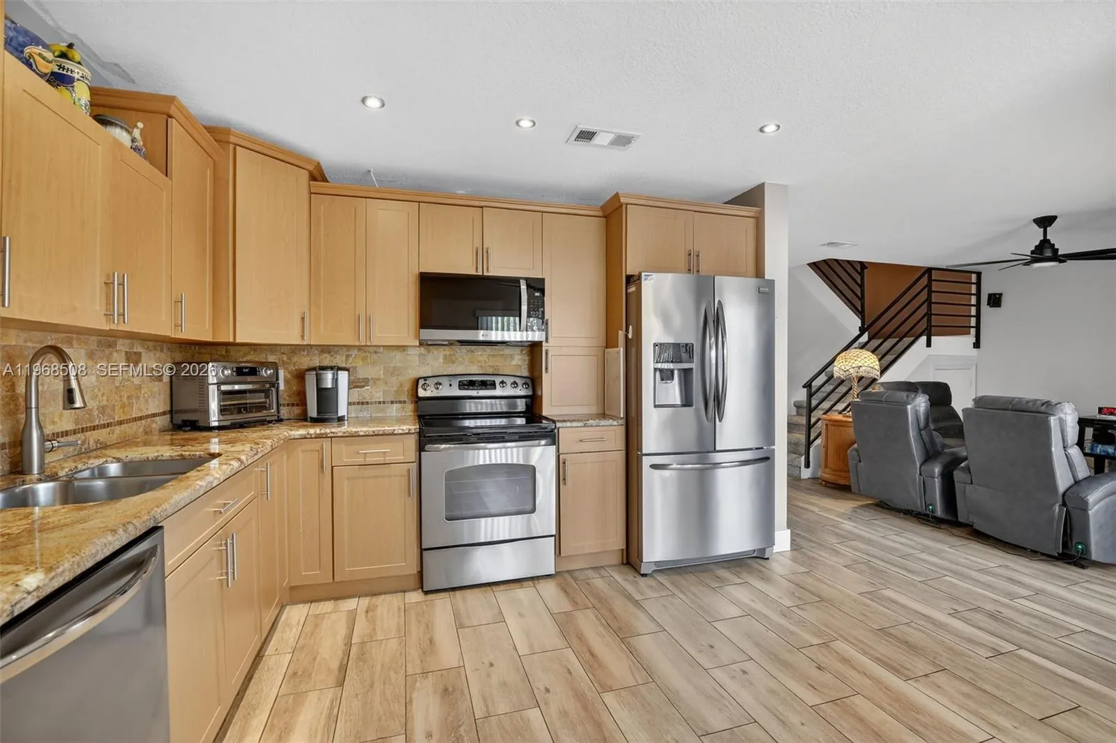 9080 Vineyard Lake Dr, Plantation, Florida 33324, Plantation, Florida 33324, 3 Bedrooms Bedrooms, ,2 BathroomsBathrooms,Residential,For Sale,9080 Vineyard Lake Dr, Plantation, Florida 33324,A11968508