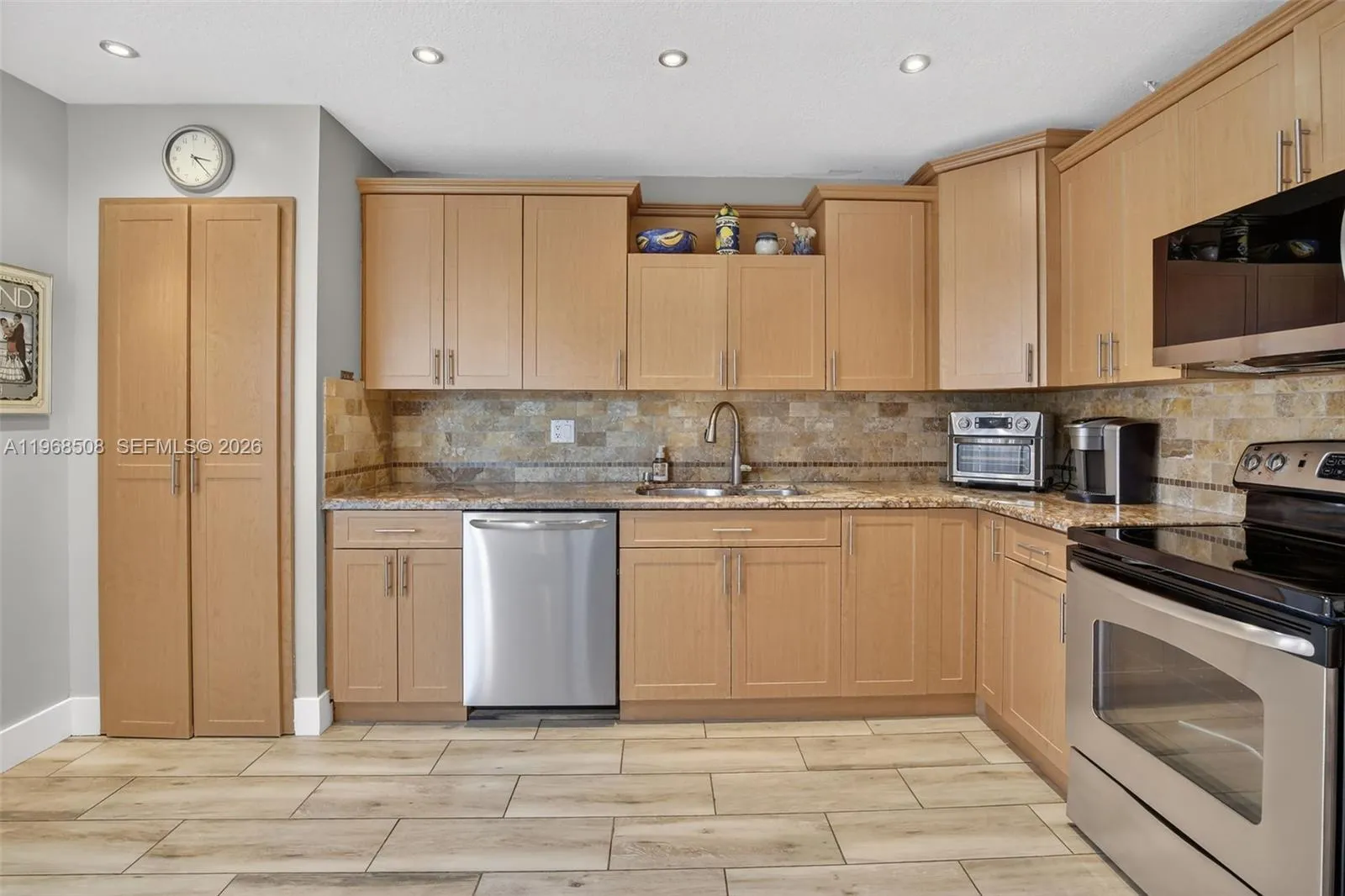 9080 Vineyard Lake Dr, Plantation, Florida 33324, Plantation, Florida 33324, 3 Bedrooms Bedrooms, ,2 BathroomsBathrooms,Residential,For Sale,9080 Vineyard Lake Dr, Plantation, Florida 33324,A11968508