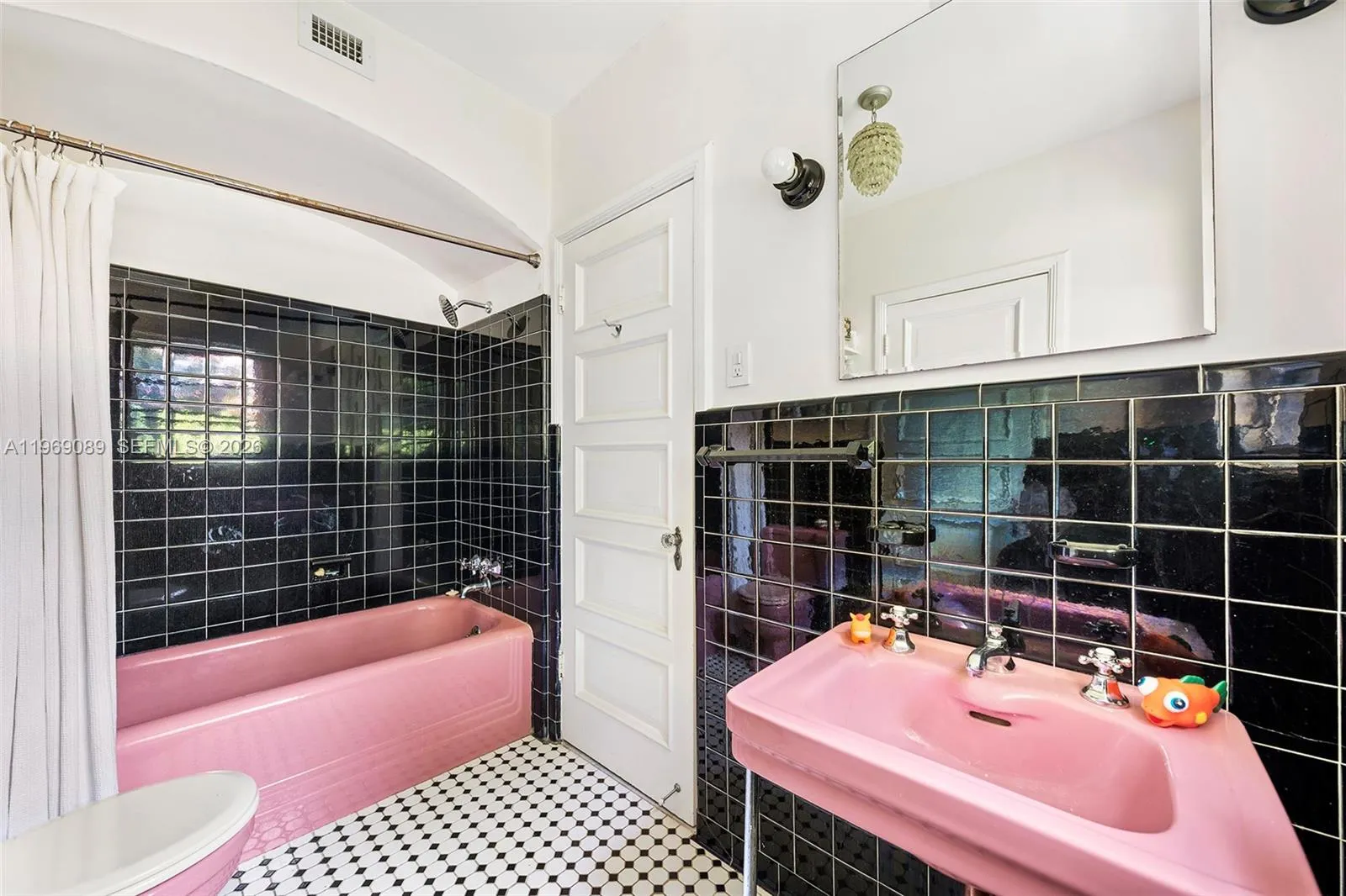 641 Ne 57th St, Miami, Florida 33137, Miami, Florida 33137, 4 Bedrooms Bedrooms, ,4 BathroomsBathrooms,Residential,For Sale,641 Ne 57th St, Miami, Florida 33137,A11969089