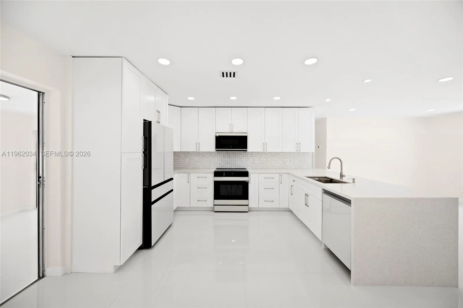 21 Se 7th St, Pompano Beach, Florida 33060, Pompano Beach, Florida 33060, 3 Bedrooms Bedrooms, ,2 BathroomsBathrooms,Residential,For Sale,21 Se 7th St, Pompano Beach, Florida 33060,A11962034