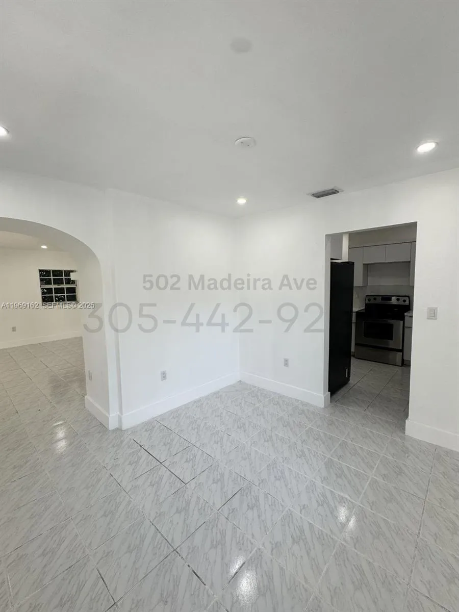 502 Madeira Ave G, Coral Gables, Florida 33134, Coral Gables, Florida 33134, 2 Bedrooms Bedrooms, ,1 BathroomBathrooms,Residential Lease,For Rent,502 Madeira Ave G, Coral Gables, Florida 33134,A11969162