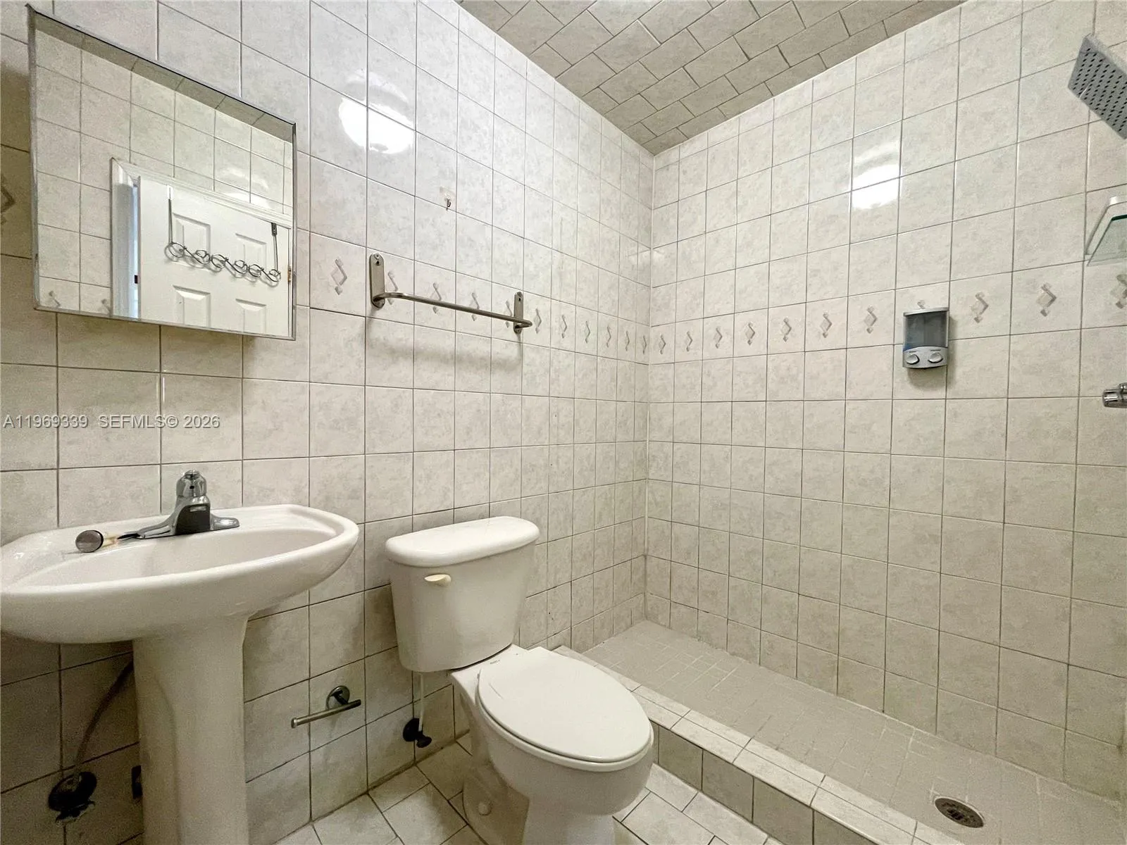 2351 Sw 92nd Pl, Miami, Florida 33165, Miami, Florida 33165, 5 Bedrooms Bedrooms, ,3 BathroomsBathrooms,Residential Lease,For Rent,2351 Sw 92nd Pl, Miami, Florida 33165,A11969339