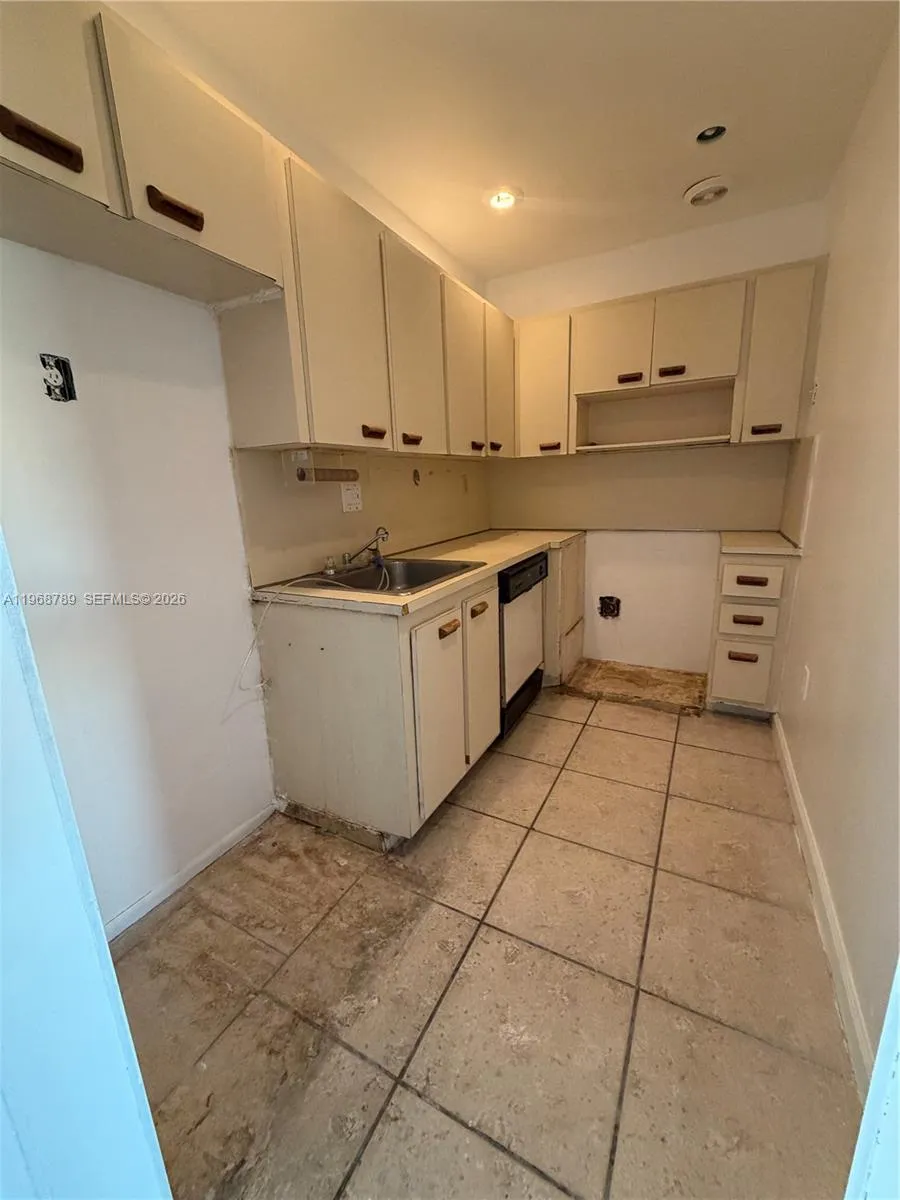 4713 Nw 7th St 409-1, Miami, Florida 33126, Miami, Florida 33126, 2 Bedrooms Bedrooms, ,1 BathroomBathrooms,Residential,For Sale,4713 Nw 7th St 409-1, Miami, Florida 33126,A11968789
