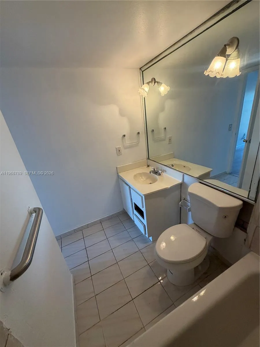 4713 Nw 7th St 409-1, Miami, Florida 33126, Miami, Florida 33126, 2 Bedrooms Bedrooms, ,1 BathroomBathrooms,Residential,For Sale,4713 Nw 7th St 409-1, Miami, Florida 33126,A11968789