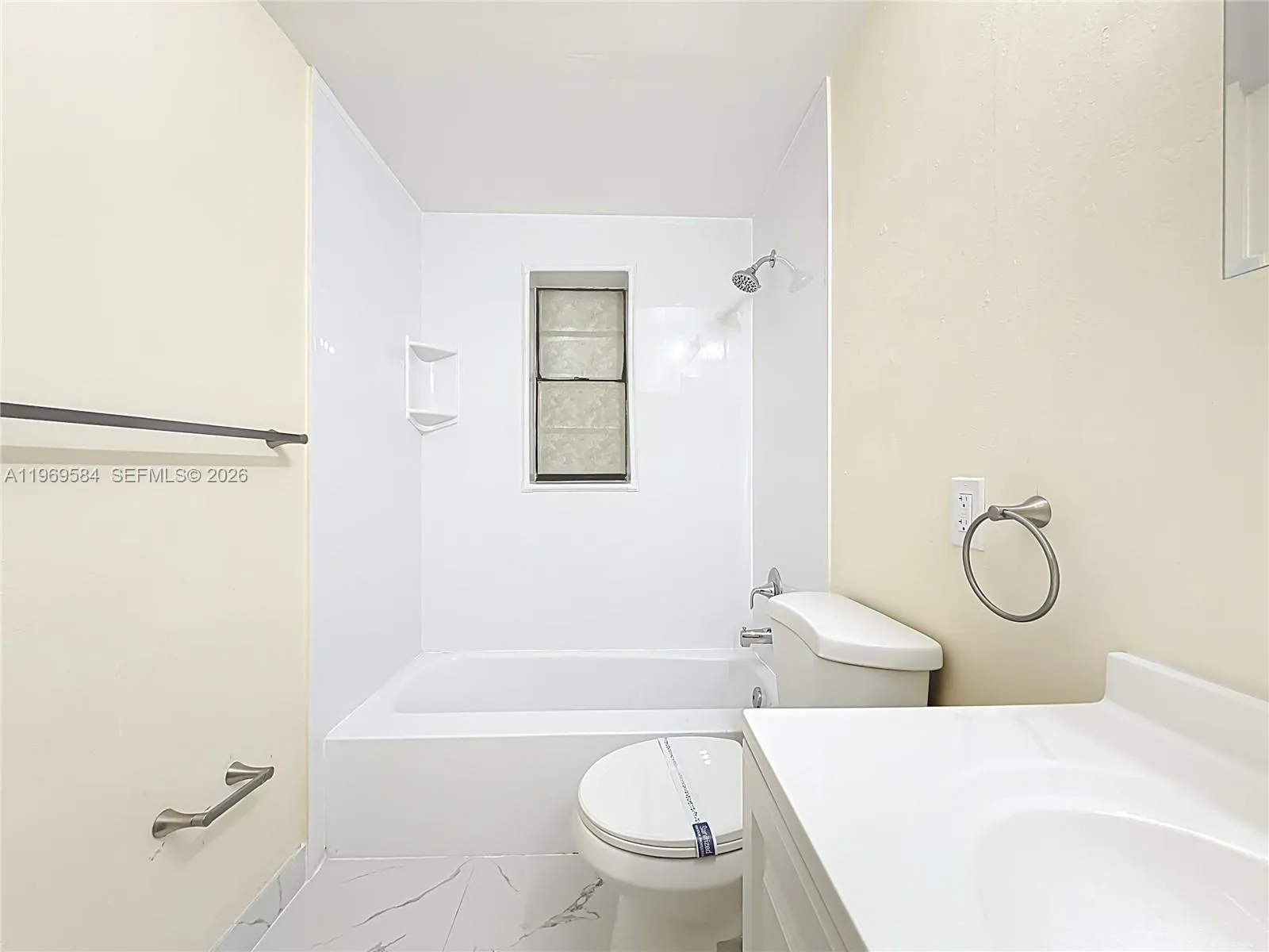 2335 Ne 172 Nd 4, North Miami Beach, Florida 33160, North Miami Beach, Florida 33160, 1 Bedroom Bedrooms, ,1 BathroomBathrooms,Residential Lease,For Rent,2335 Ne 172 Nd 4, North Miami Beach, Florida 33160,A11969584