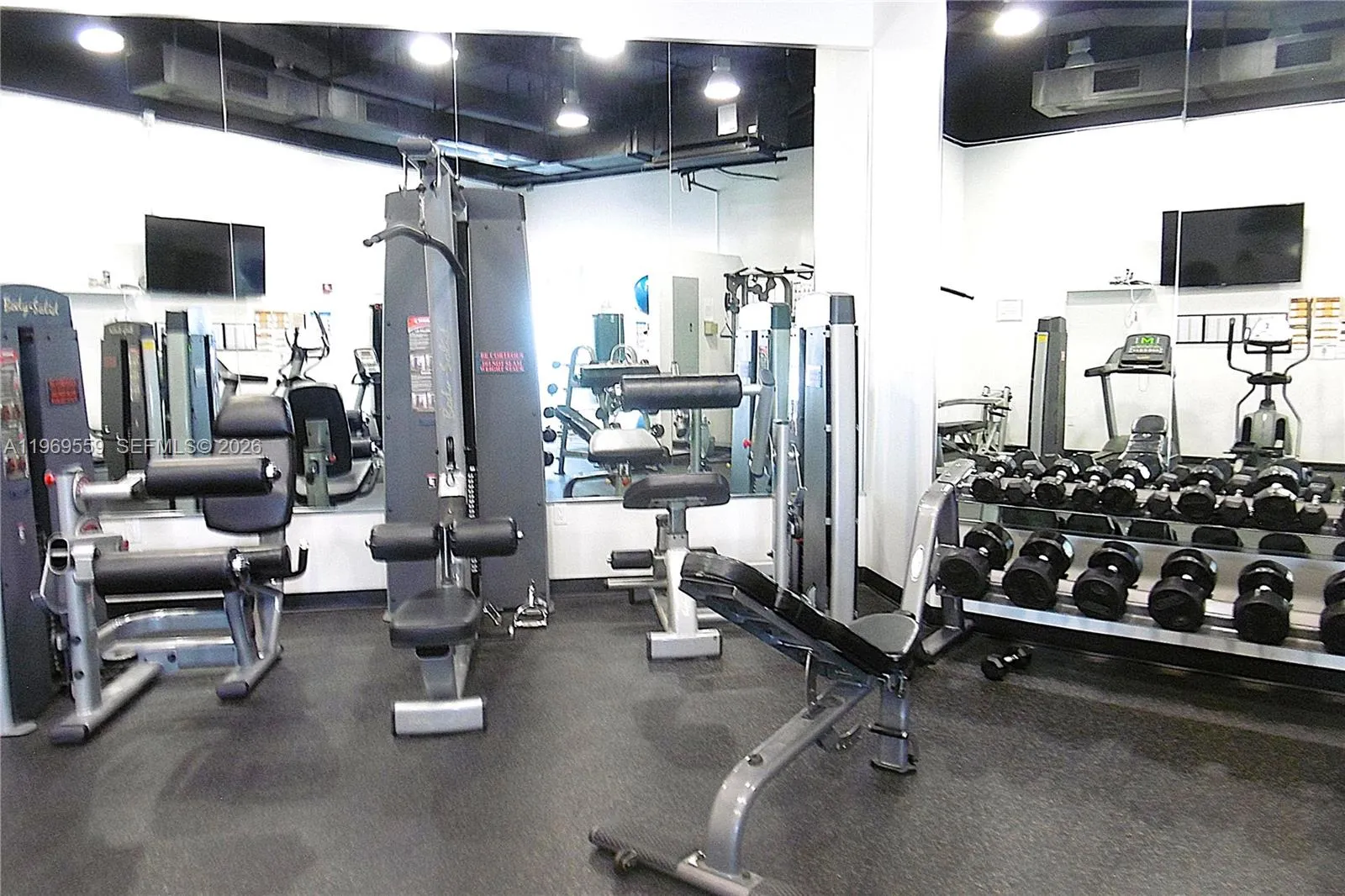 2001 Meridian Ave 525+den, Miami Beach, Florida 33, Miami Beach, Florida 33139, 1 Bedroom Bedrooms, ,1 BathroomBathrooms,Residential Lease,For Rent,2001 Meridian Ave 525+den, Miami Beach, Florida 33,A11969559