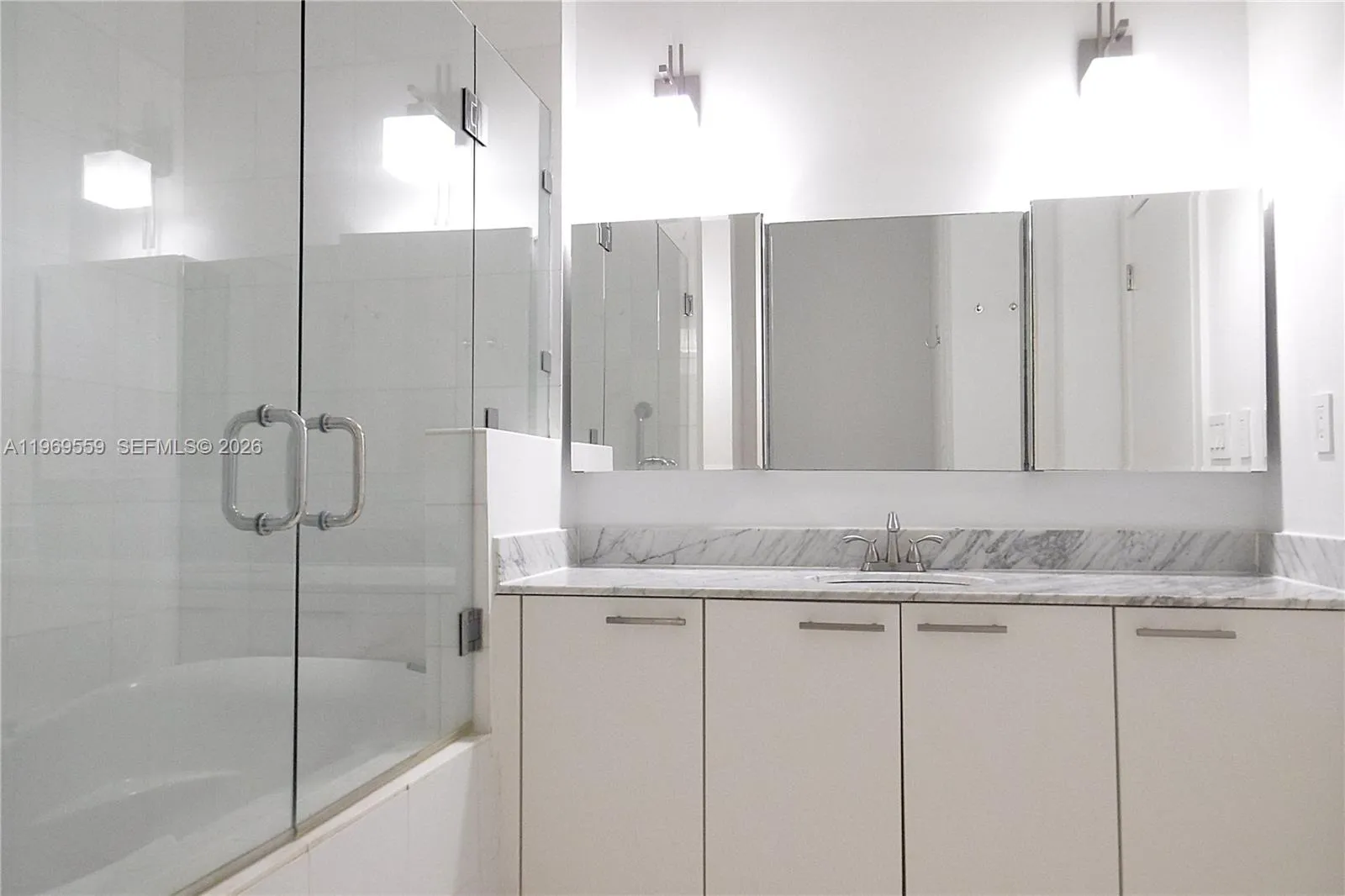 2001 Meridian Ave 525+den, Miami Beach, Florida 33, Miami Beach, Florida 33139, 1 Bedroom Bedrooms, ,1 BathroomBathrooms,Residential Lease,For Rent,2001 Meridian Ave 525+den, Miami Beach, Florida 33,A11969559