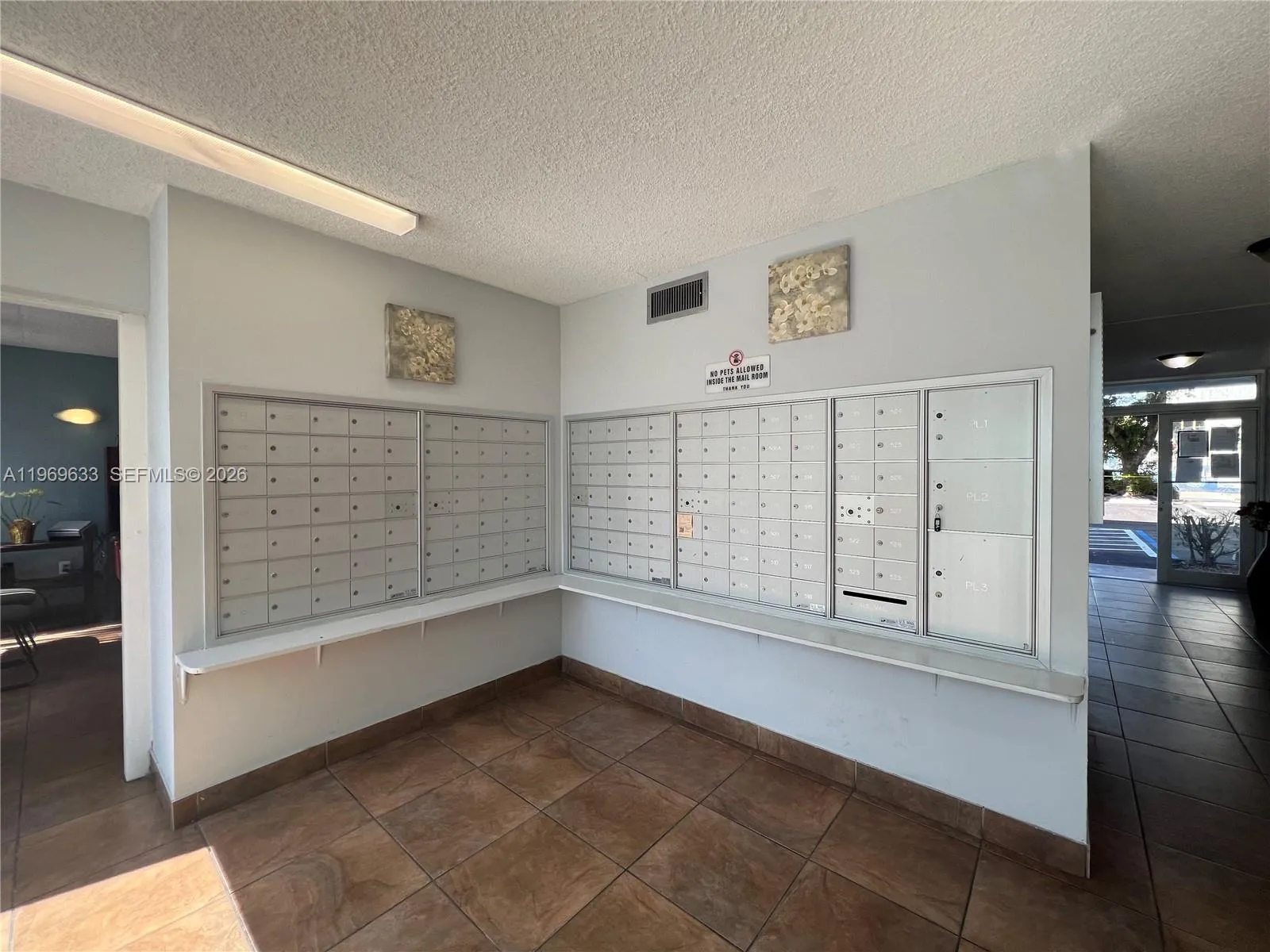 Mail box