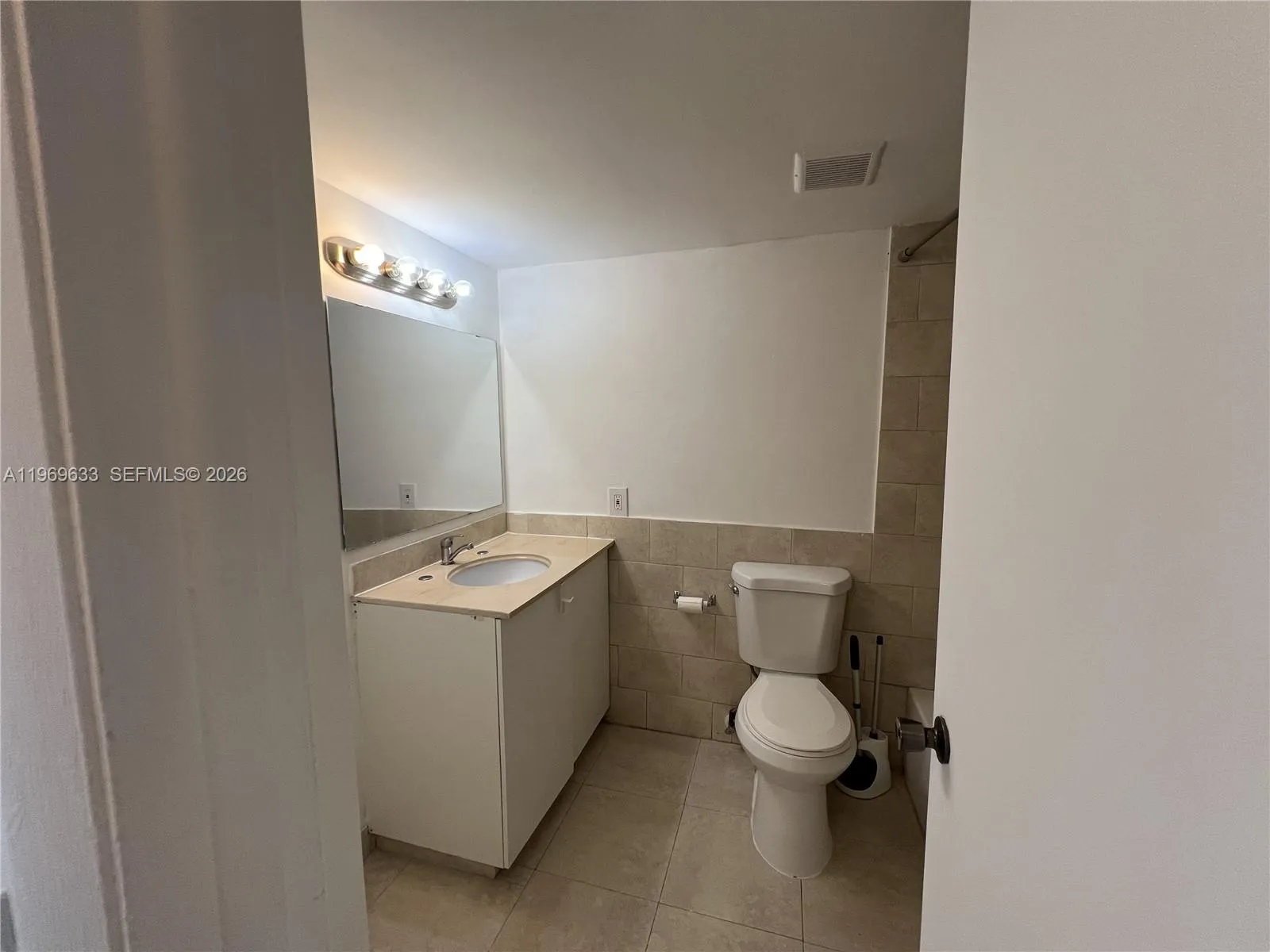 1801 S Treasure Dr 504, North Bay Village, Florida, North Bay Village, Florida 33141, 1 Bedroom Bedrooms, ,1 BathroomBathrooms,Residential Lease,For Rent,1801 S Treasure Dr 504, North Bay Village, Florida,A11969633