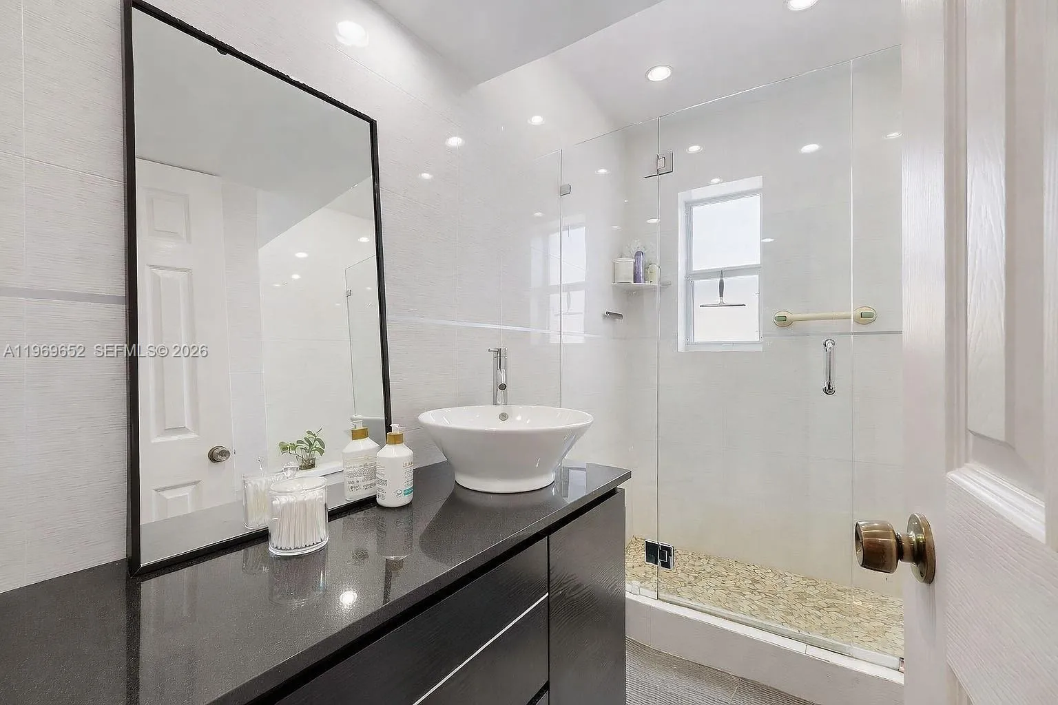 1611 Sw 21st St, Miami, Florida 33145, Miami, Florida 33145, 5 Bedrooms Bedrooms, ,3 BathroomsBathrooms,Residential,For Sale,1611 Sw 21st St, Miami, Florida 33145,A11969652