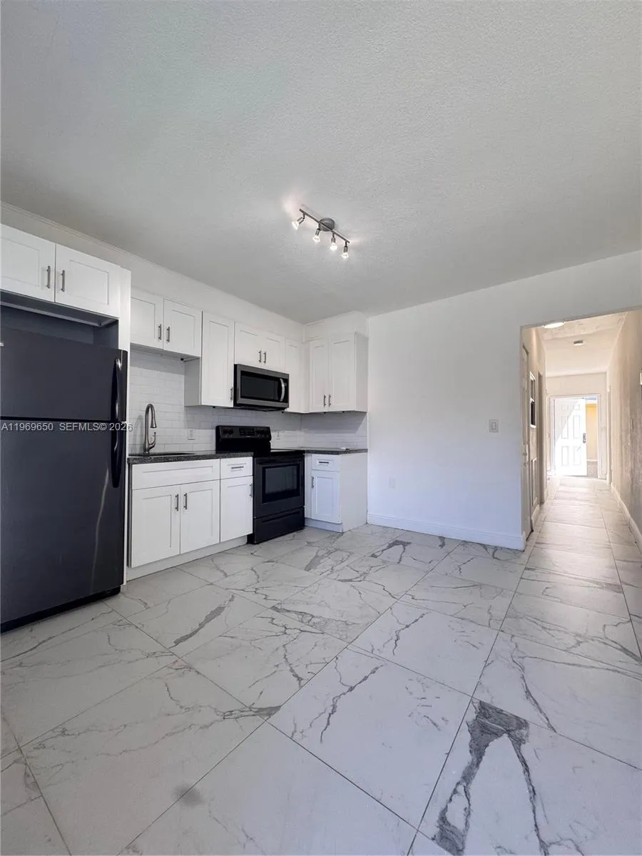 903 80th St 2, Miami Beach, Florida 33141, Miami Beach, Florida 33141, 2 Bedrooms Bedrooms, ,1 BathroomBathrooms,Residential Lease,For Rent,903 80th St 2, Miami Beach, Florida 33141,A11969650
