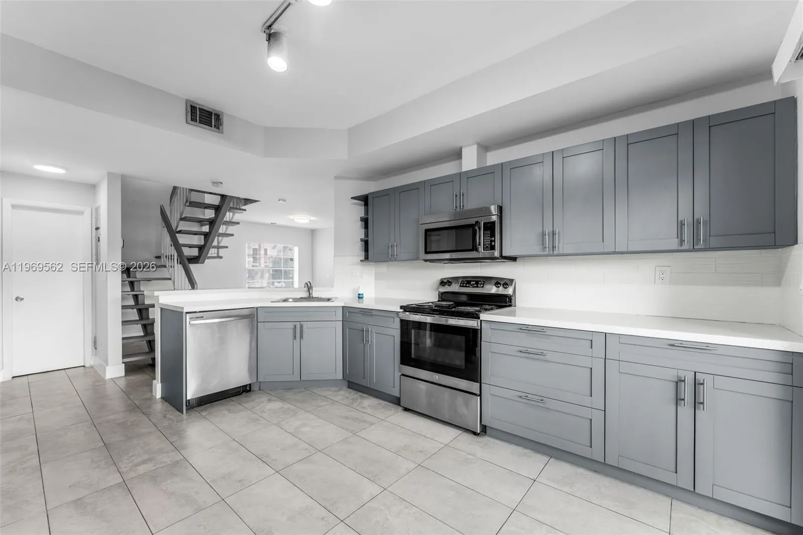 10450 Sw 154th Ct 8, Miami, Florida 33196, Miami, Florida 33196, 3 Bedrooms Bedrooms, ,2 BathroomsBathrooms,Residential Lease,For Rent,10450 Sw 154th Ct 8, Miami, Florida 33196,A11969562