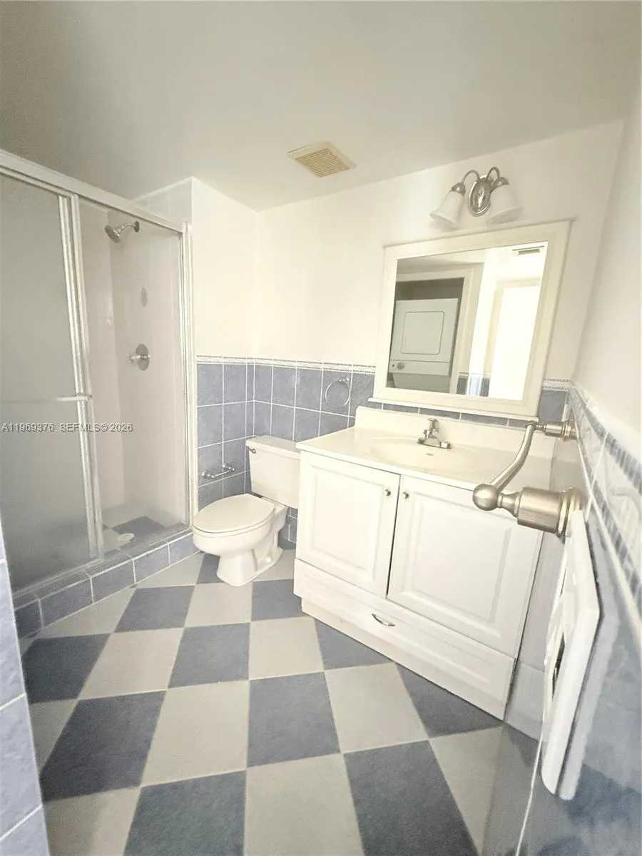 432 Lakeview Dr 201, Weston, Florida 33326, Weston, Florida 33326, 2 Bedrooms Bedrooms, ,2 BathroomsBathrooms,Residential,For Sale,432 Lakeview Dr 201, Weston, Florida 33326,A11969376