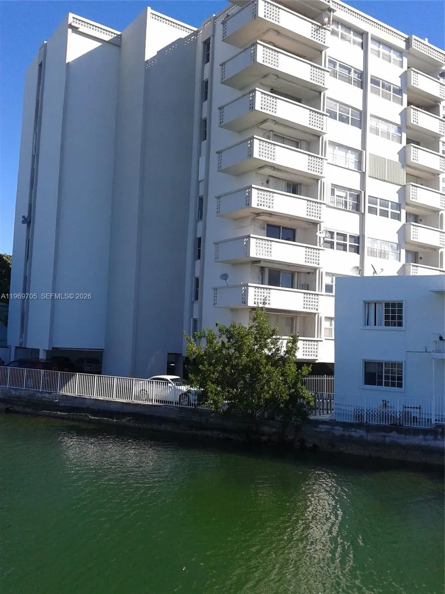 7118 Bonita Dr 405, Miami Beach, Florida 33141, Miami Beach, Florida 33141, 1 Bedroom Bedrooms, ,1 BathroomBathrooms,Residential Lease,For Rent,7118 Bonita Dr 405, Miami Beach, Florida 33141,A11969705
