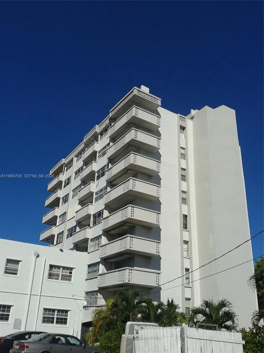 7118 Bonita Dr 405, Miami Beach, Florida 33141, Miami Beach, Florida 33141, 1 Bedroom Bedrooms, ,1 BathroomBathrooms,Residential Lease,For Rent,7118 Bonita Dr 405, Miami Beach, Florida 33141,A11969705