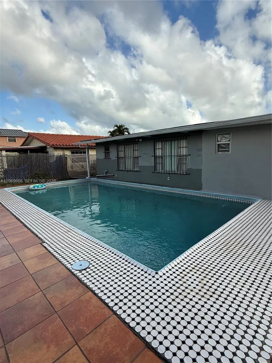 1999 Nw 2nd St 1, Miami, Florida 33125, Miami, Florida 33125, 2 Bedrooms Bedrooms, ,1 BathroomBathrooms,Residential Lease,For Rent,1999 Nw 2nd St 1, Miami, Florida 33125,A11969686