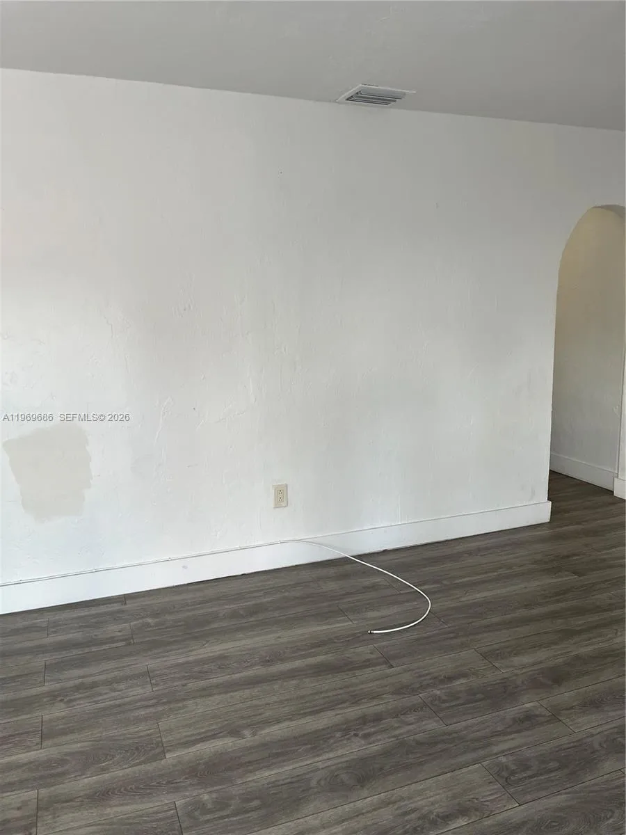 1999 Nw 2nd St 1, Miami, Florida 33125, Miami, Florida 33125, 2 Bedrooms Bedrooms, ,1 BathroomBathrooms,Residential Lease,For Rent,1999 Nw 2nd St 1, Miami, Florida 33125,A11969686