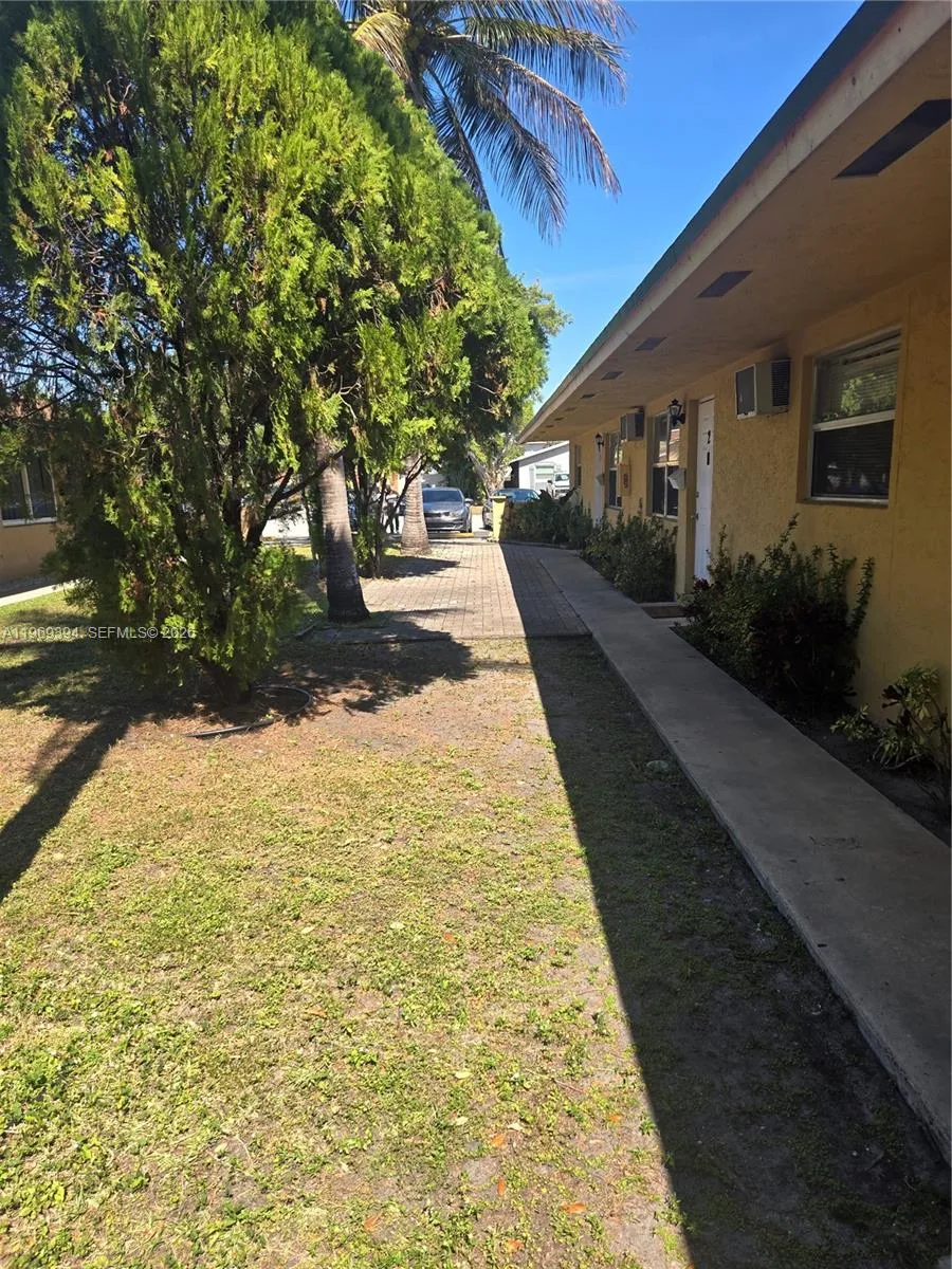 208 Sw 1st Ct, Pompano Beach, Florida 33060, Pompano Beach, Florida 33060, ,Residential Income,For Sale,208 Sw 1st Ct, Pompano Beach, Florida 33060,A11969394