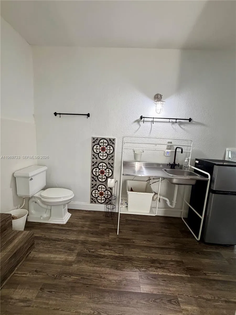1185 Biarritz Dr 1, Miami Beach, Florida 33141, Miami Beach, Florida 33141, ,1 BathroomBathrooms,Residential Lease,For Rent,1185 Biarritz Dr 1, Miami Beach, Florida 33141,A11969733