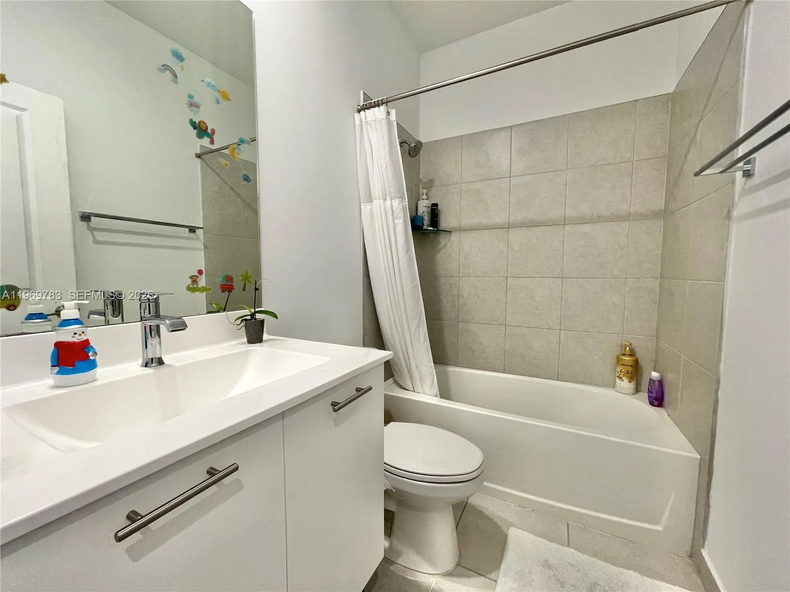 4654 Nw 83rd Pkwy 4654, Doral, Florida 33166, Doral, Florida 33166, 3 Bedrooms Bedrooms, ,2 BathroomsBathrooms,Residential Lease,For Rent,4654 Nw 83rd Pkwy 4654, Doral, Florida 33166,A11969783