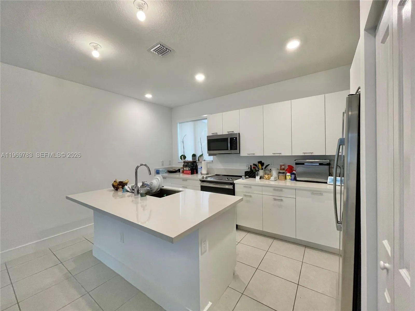 4654 Nw 83rd Pkwy 4654, Doral, Florida 33166, Doral, Florida 33166, 3 Bedrooms Bedrooms, ,2 BathroomsBathrooms,Residential Lease,For Rent,4654 Nw 83rd Pkwy 4654, Doral, Florida 33166,A11969783