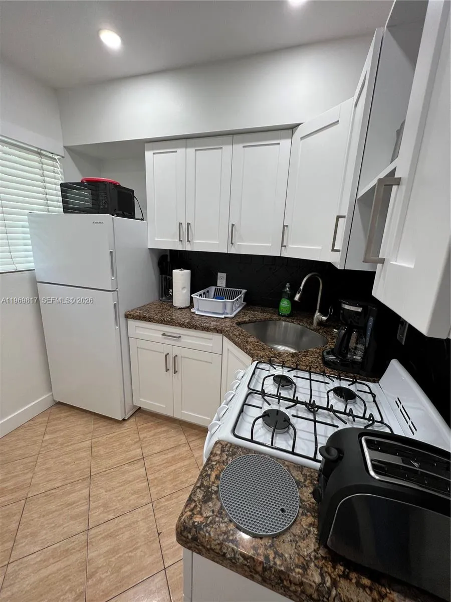 620 Jefferson Ave 4, Miami Beach, Florida 33139, Miami Beach, Florida 33139, 2 Bedrooms Bedrooms, ,1 BathroomBathrooms,Residential Lease,For Rent,620 Jefferson Ave 4, Miami Beach, Florida 33139,A11969817