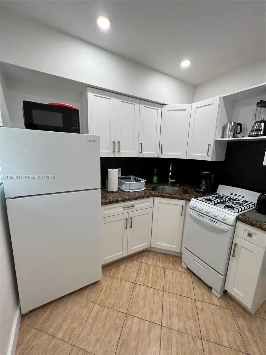 620 Jefferson Ave 4, Miami Beach, Florida 33139, Miami Beach, Florida 33139, 2 Bedrooms Bedrooms, ,1 BathroomBathrooms,Residential Lease,For Rent,620 Jefferson Ave 4, Miami Beach, Florida 33139,A11969817