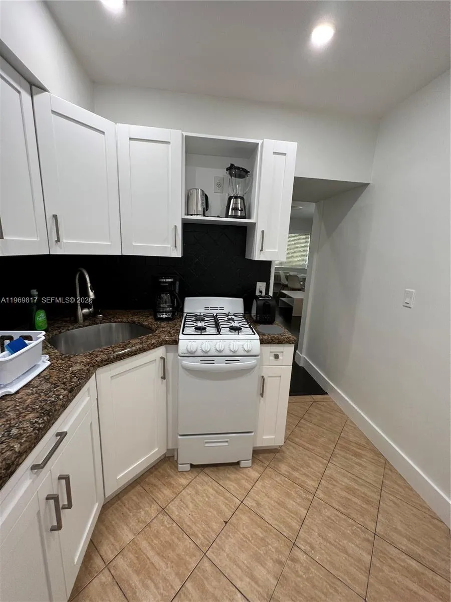 620 Jefferson Ave 4, Miami Beach, Florida 33139, Miami Beach, Florida 33139, 2 Bedrooms Bedrooms, ,1 BathroomBathrooms,Residential Lease,For Rent,620 Jefferson Ave 4, Miami Beach, Florida 33139,A11969817