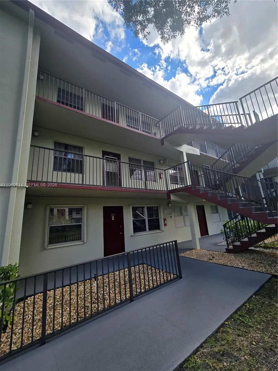 13500 Sw 1st St 202u, Pembroke Pines, Florida 3302, Pembroke Pines, Florida 33027, 2 Bedrooms Bedrooms, ,1 BathroomBathrooms,Residential Lease,For Rent,13500 Sw 1st St 202u, Pembroke Pines, Florida 3302,A11969814