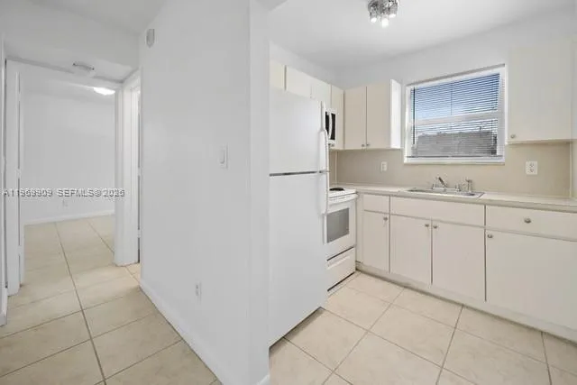 575 Ne 82nd St 14, Miami, Florida 33138, Miami, Florida 33138, 1 Bedroom Bedrooms, ,1 BathroomBathrooms,Residential Lease,For Rent,575 Ne 82nd St 14, Miami, Florida 33138,A11969909