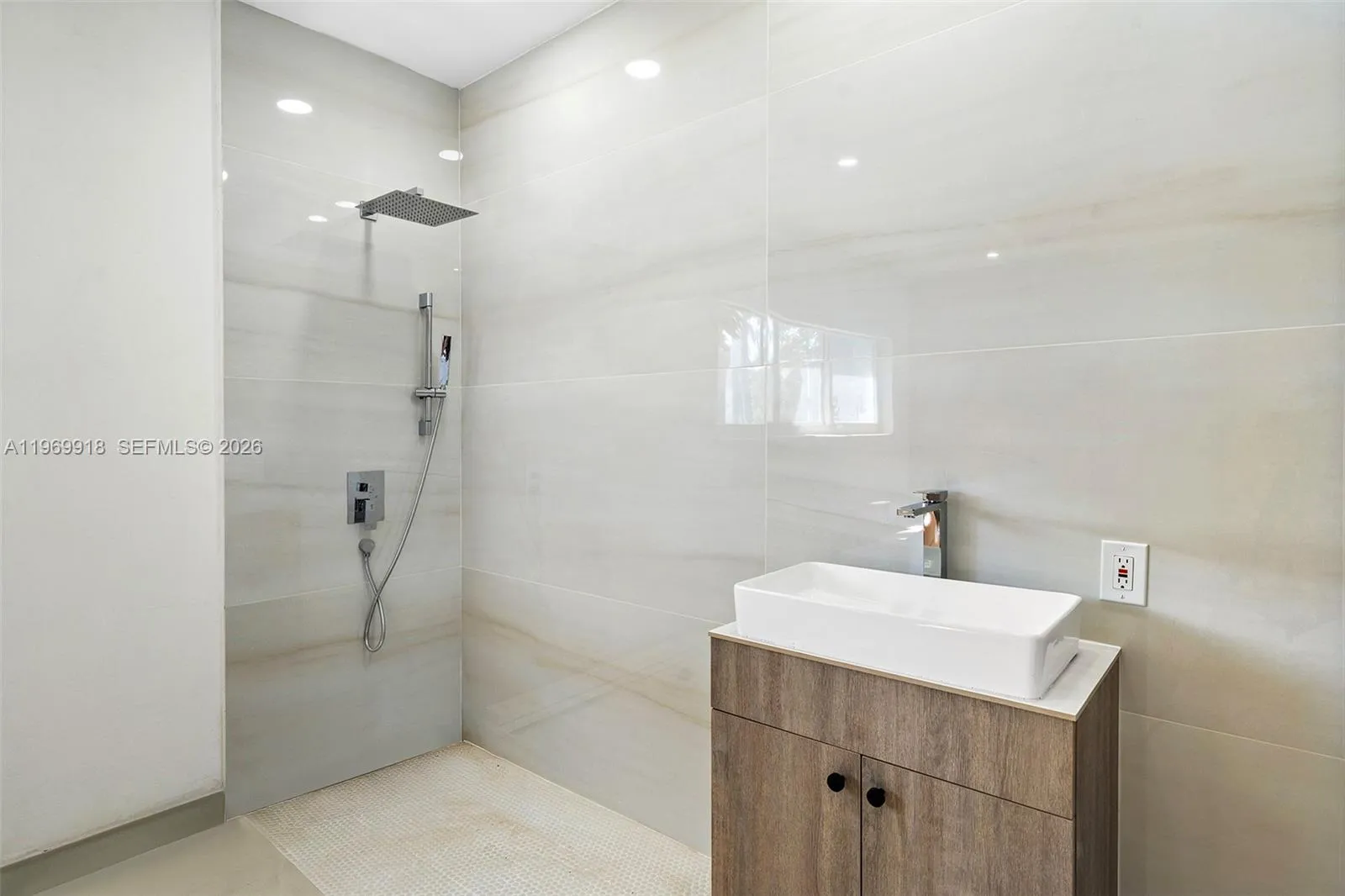 1101 S Shore Dr 0, Miami Beach, Florida 33141, Miami Beach, Florida 33141, 4 Bedrooms Bedrooms, ,3 BathroomsBathrooms,Residential Lease,For Rent,1101 S Shore Dr 0, Miami Beach, Florida 33141,A11969918