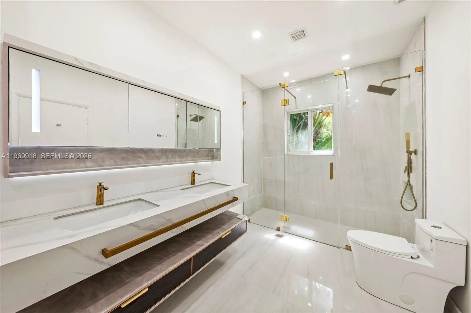 1101 S Shore Dr 0, Miami Beach, Florida 33141, Miami Beach, Florida 33141, 4 Bedrooms Bedrooms, ,3 BathroomsBathrooms,Residential Lease,For Rent,1101 S Shore Dr 0, Miami Beach, Florida 33141,A11969918