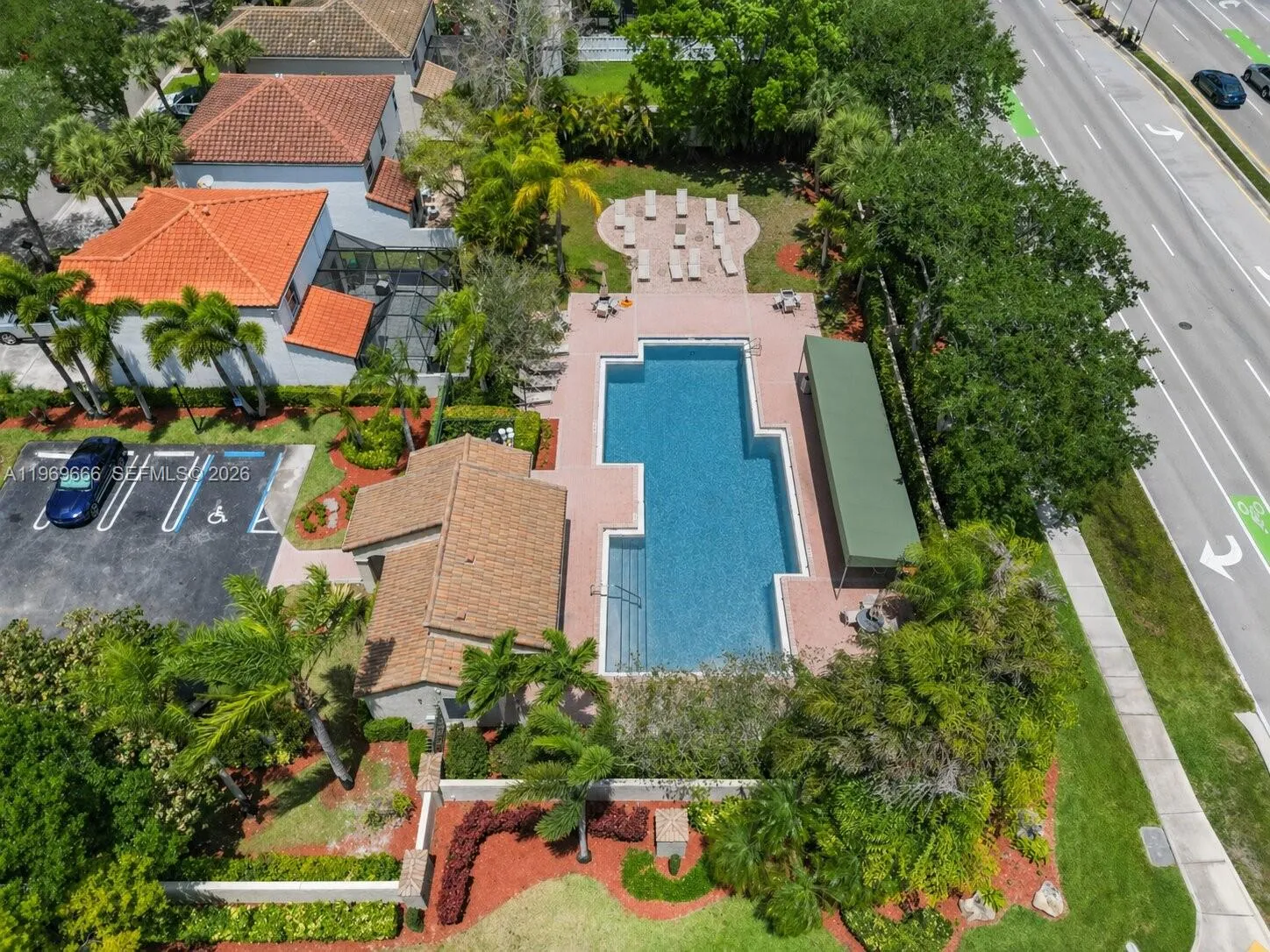 Coummunity Pool