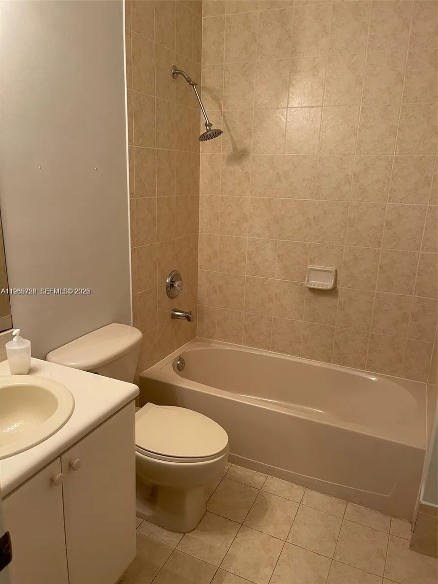 6902 Nw 174th Ter E105, Hialeah, Florida 33015, Hialeah, Florida 33015, 3 Bedrooms Bedrooms, ,3 BathroomsBathrooms,Residential Lease,For Rent,6902 Nw 174th Ter E105, Hialeah, Florida 33015,A11969722
