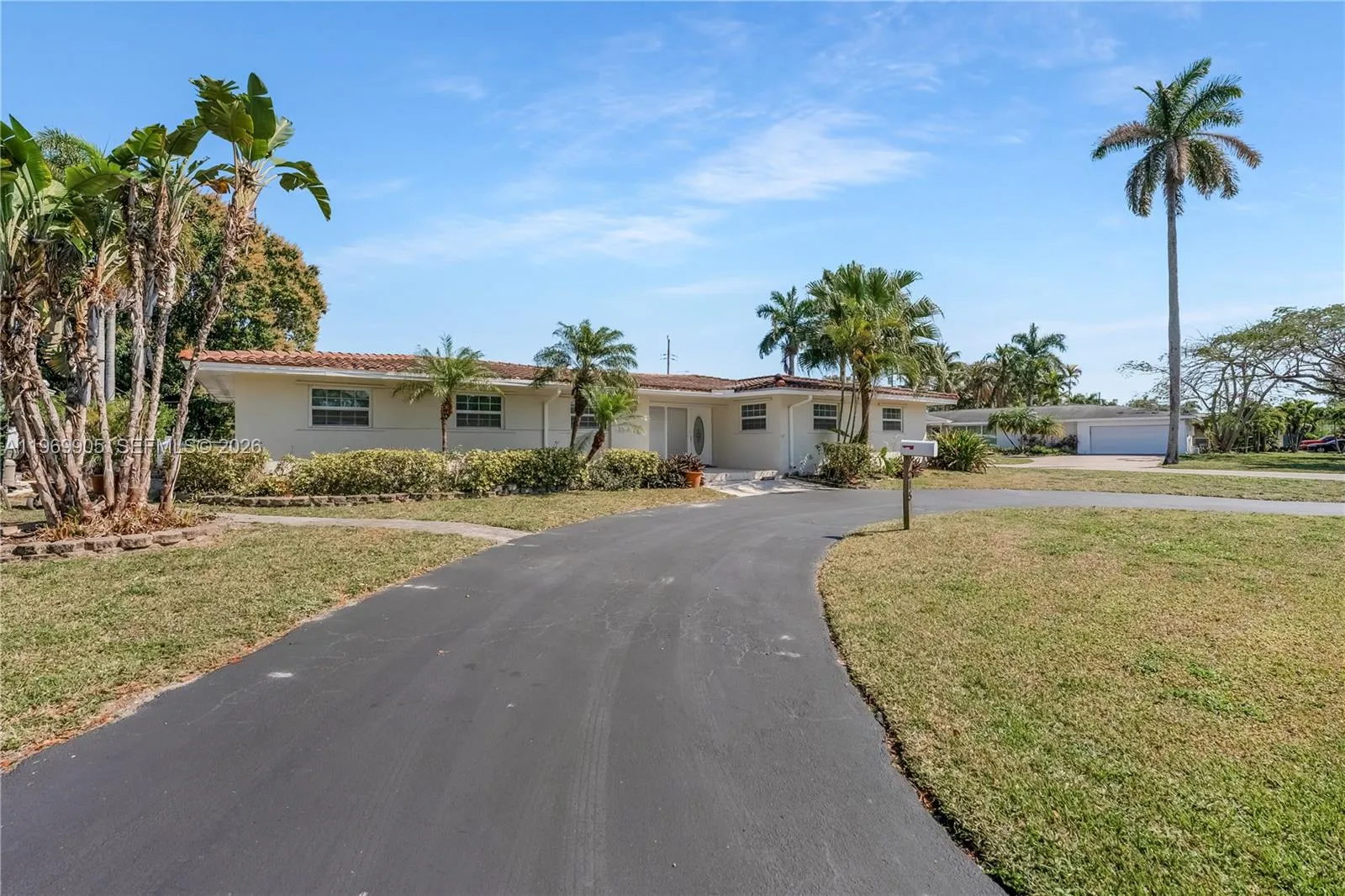 215 Entrada Dr 1, Hollywood, Florida 33021, Hollywood, Florida 33021, 4 Bedrooms Bedrooms, ,3 BathroomsBathrooms,Residential Lease,For Rent,215 Entrada Dr 1, Hollywood, Florida 33021,A11969905