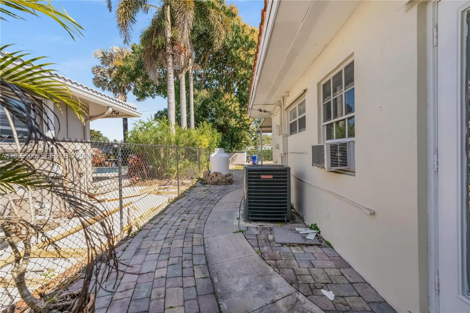 215 Entrada Dr 1, Hollywood, Florida 33021, Hollywood, Florida 33021, 4 Bedrooms Bedrooms, ,3 BathroomsBathrooms,Residential Lease,For Rent,215 Entrada Dr 1, Hollywood, Florida 33021,A11969905