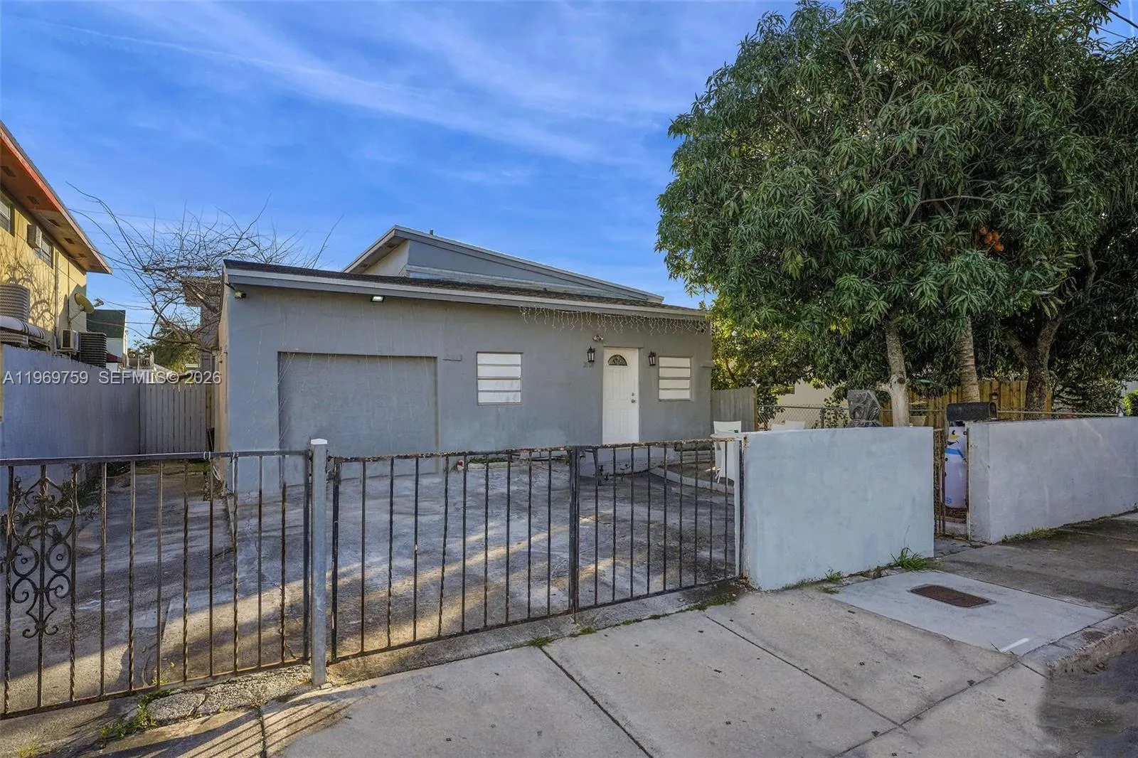 2104 Nw 1st Ter, Miami, Florida 33125, Miami, Florida 33125, 4 Bedrooms Bedrooms, ,3 BathroomsBathrooms,Residential,For Sale,2104 Nw 1st Ter, Miami, Florida 33125,A11969759
