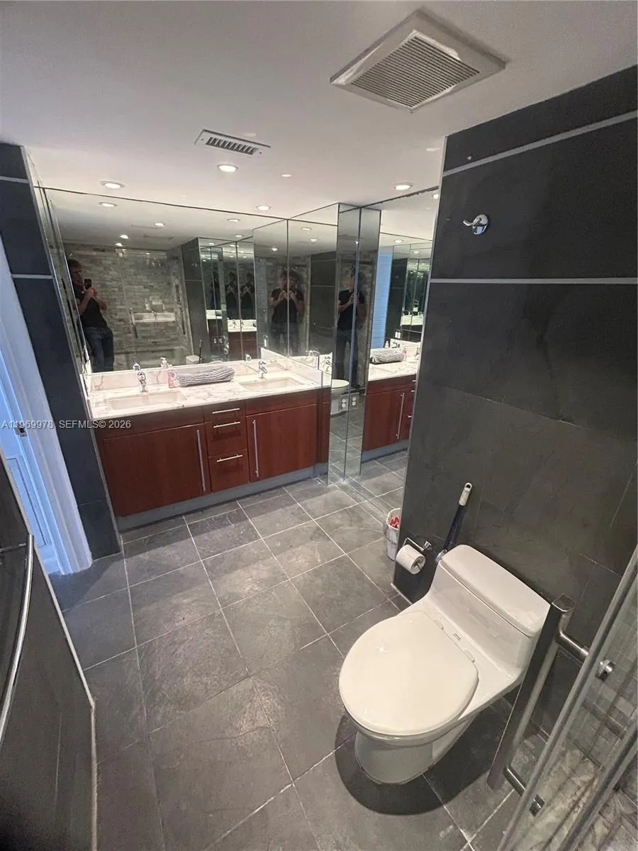 801 N Venetian Dr 802, Miami, Florida 33139, Miami, Florida 33139, 2 Bedrooms Bedrooms, ,2 BathroomsBathrooms,Residential Lease,For Rent,801 N Venetian Dr 802, Miami, Florida 33139,A11969978