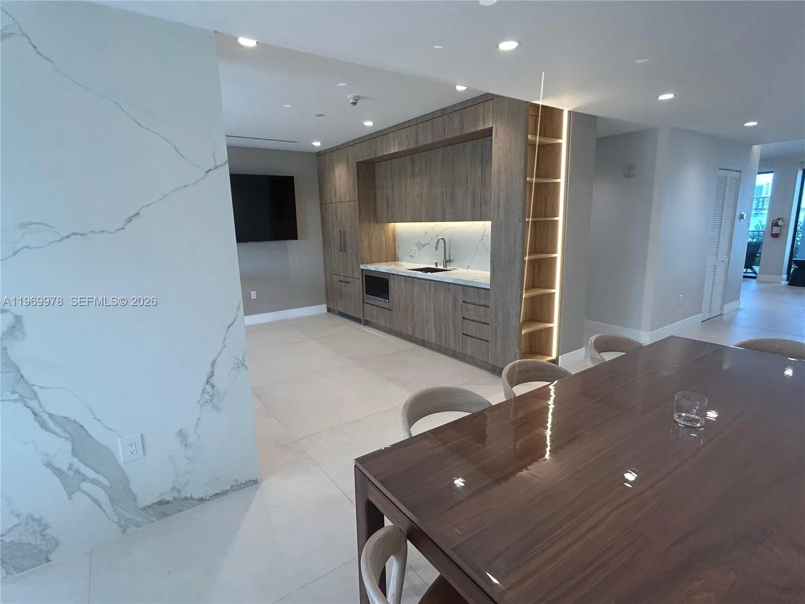 801 N Venetian Dr 802, Miami, Florida 33139, Miami, Florida 33139, 2 Bedrooms Bedrooms, ,2 BathroomsBathrooms,Residential Lease,For Rent,801 N Venetian Dr 802, Miami, Florida 33139,A11969978