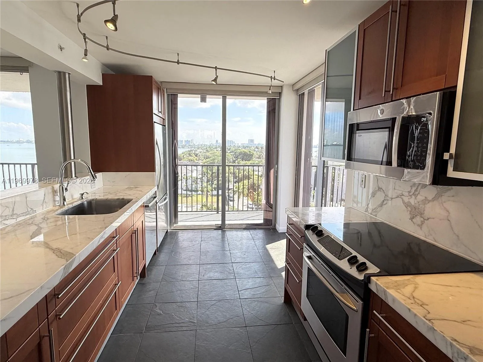 801 N Venetian Dr 802, Miami, Florida 33139, Miami, Florida 33139, 2 Bedrooms Bedrooms, ,2 BathroomsBathrooms,Residential Lease,For Rent,801 N Venetian Dr 802, Miami, Florida 33139,A11969978