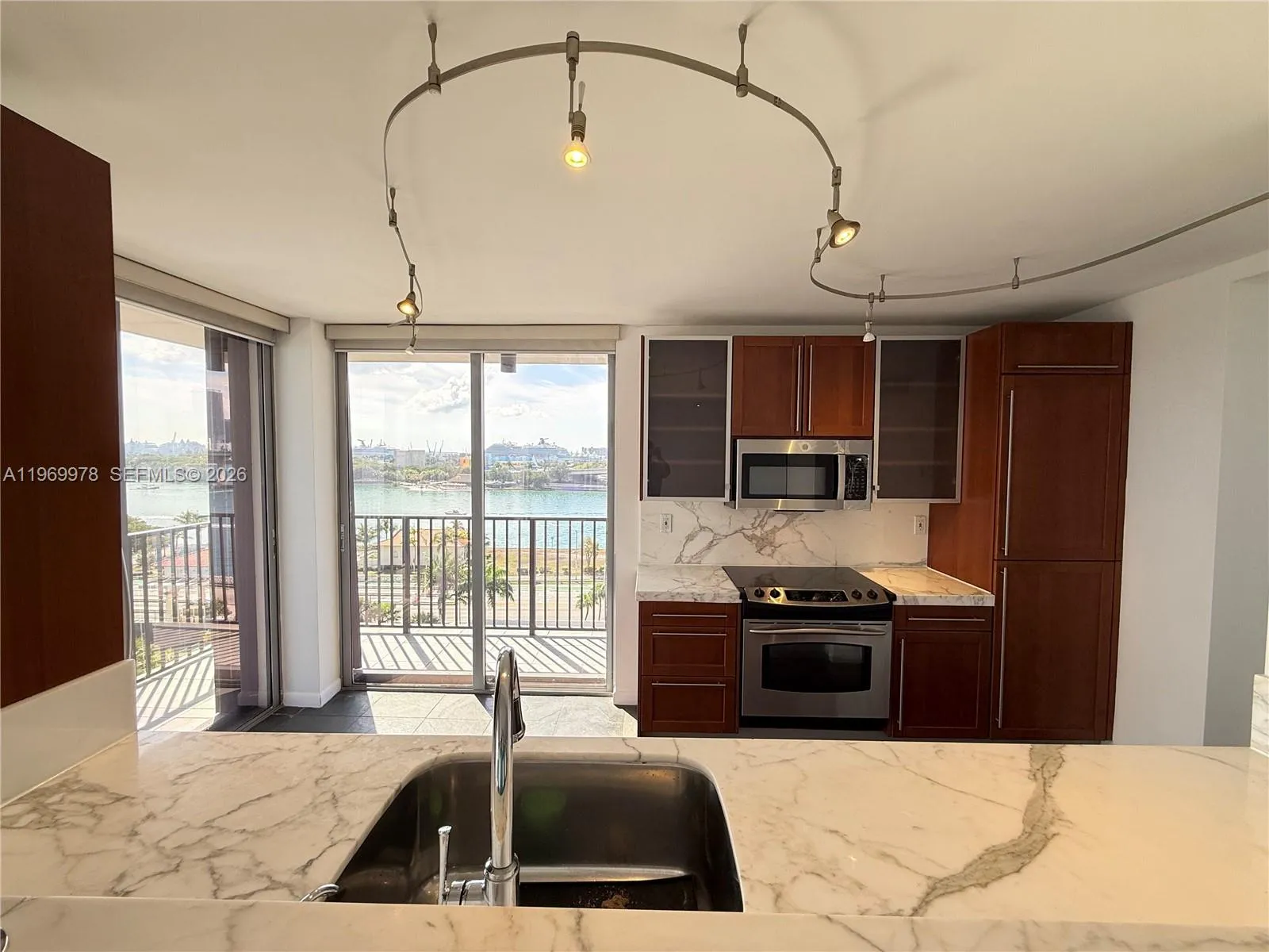 801 N Venetian Dr 802, Miami, Florida 33139, Miami, Florida 33139, 2 Bedrooms Bedrooms, ,2 BathroomsBathrooms,Residential Lease,For Rent,801 N Venetian Dr 802, Miami, Florida 33139,A11969978