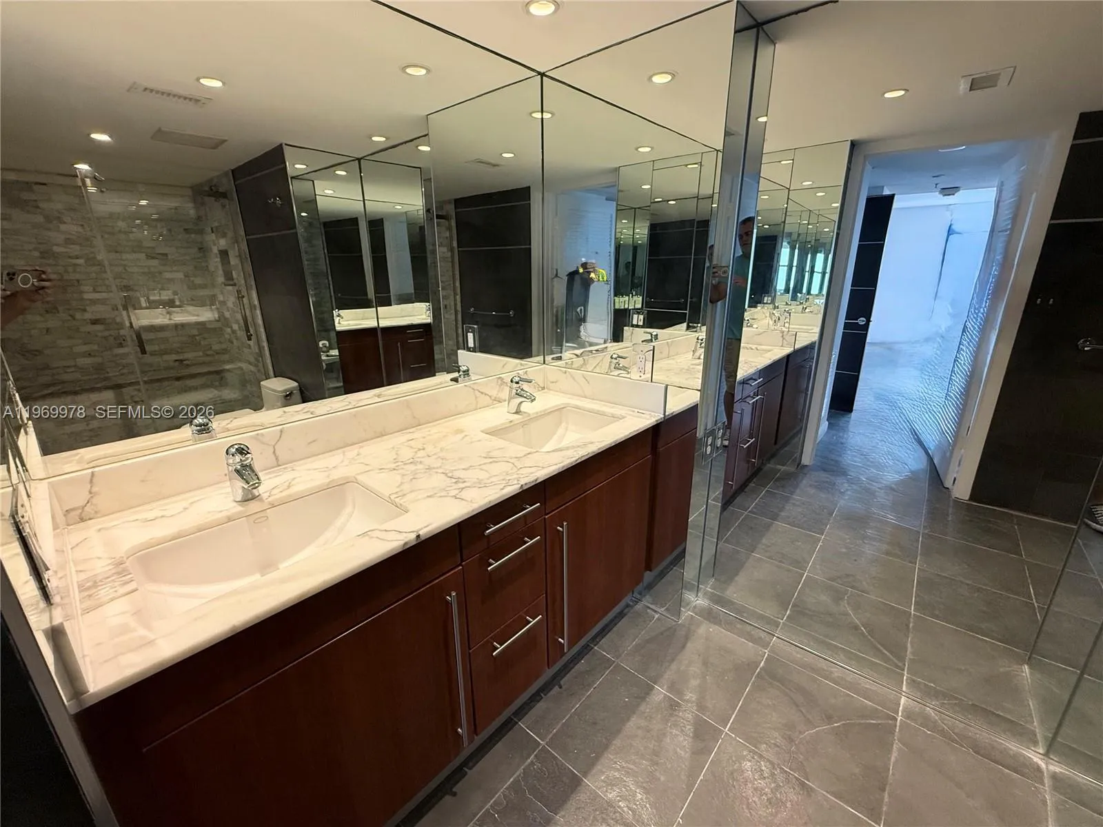 801 N Venetian Dr 802, Miami, Florida 33139, Miami, Florida 33139, 2 Bedrooms Bedrooms, ,2 BathroomsBathrooms,Residential Lease,For Rent,801 N Venetian Dr 802, Miami, Florida 33139,A11969978