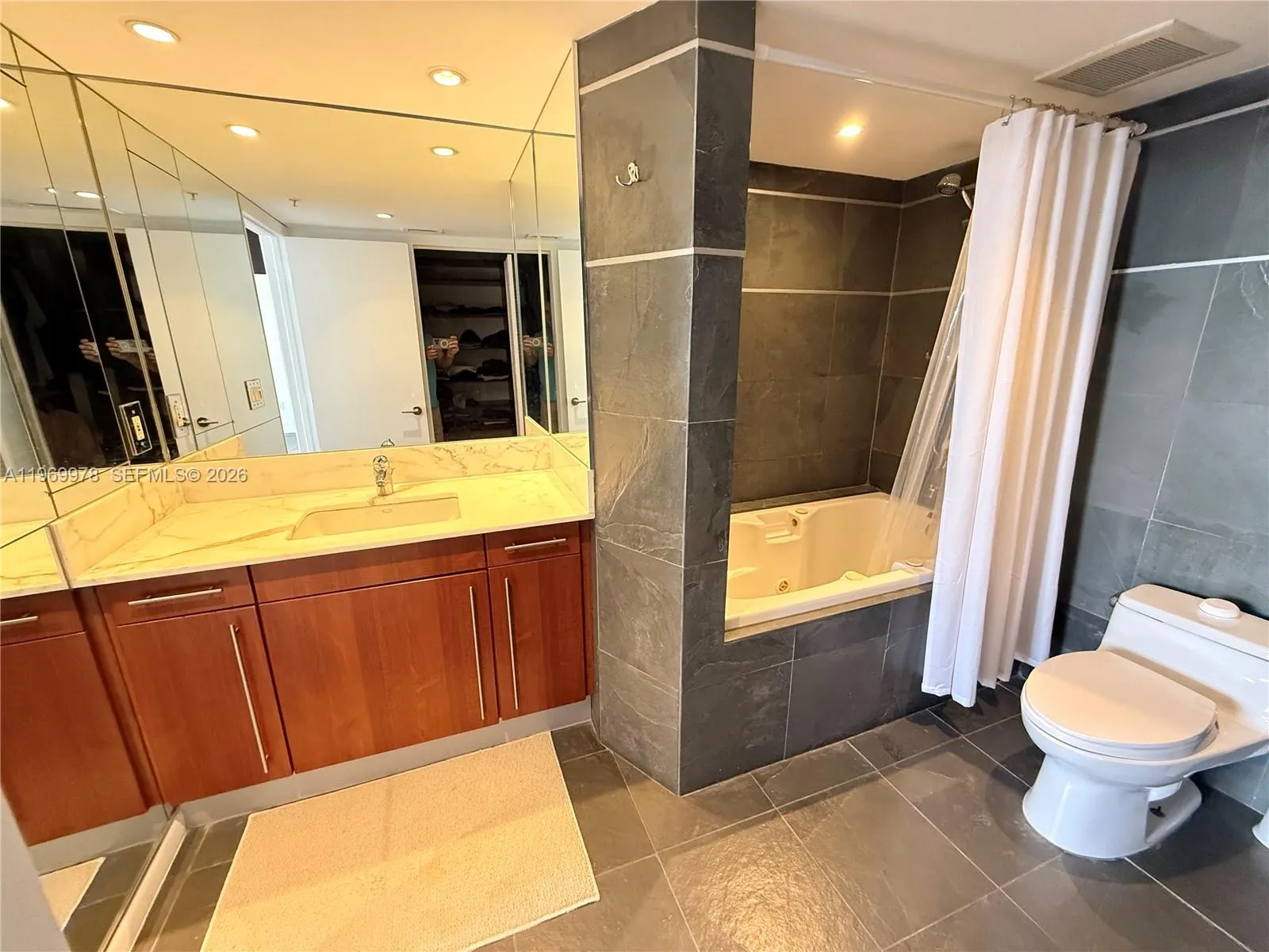 801 N Venetian Dr 802, Miami, Florida 33139, Miami, Florida 33139, 2 Bedrooms Bedrooms, ,2 BathroomsBathrooms,Residential Lease,For Rent,801 N Venetian Dr 802, Miami, Florida 33139,A11969978